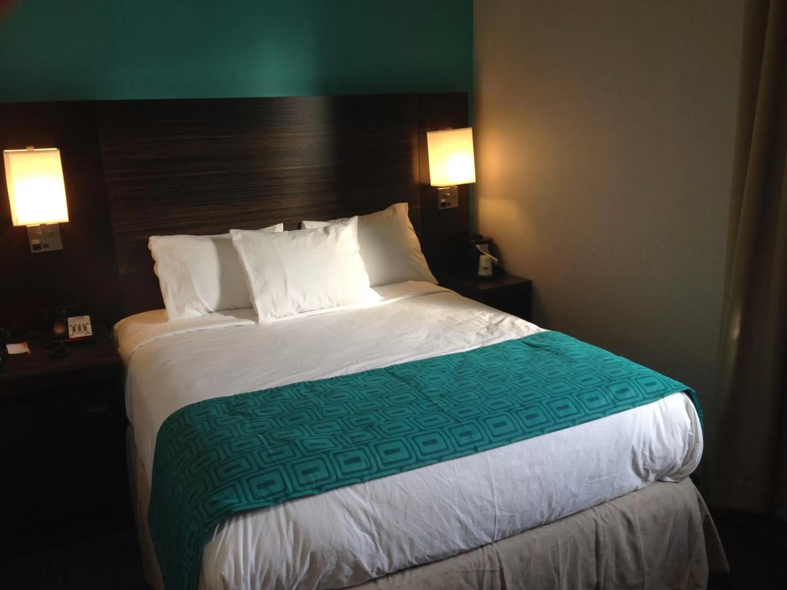 Queen Room - Non-Smoking in Rockaway Hotel Queen Room - Non-Smoking in Rockaway Hotel