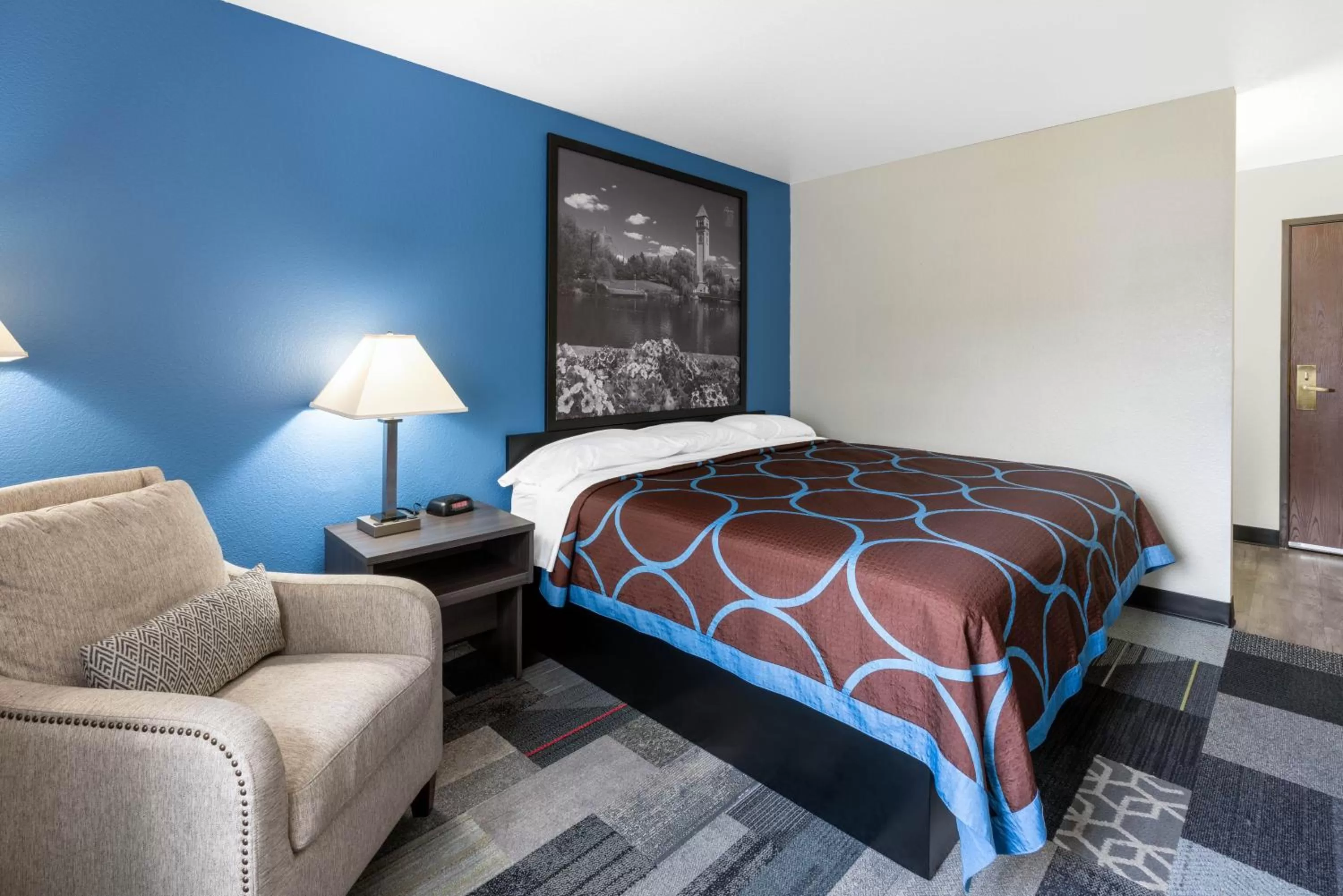 Photo of the whole room, Bed in Super 8 by Wyndham Spokane Valley