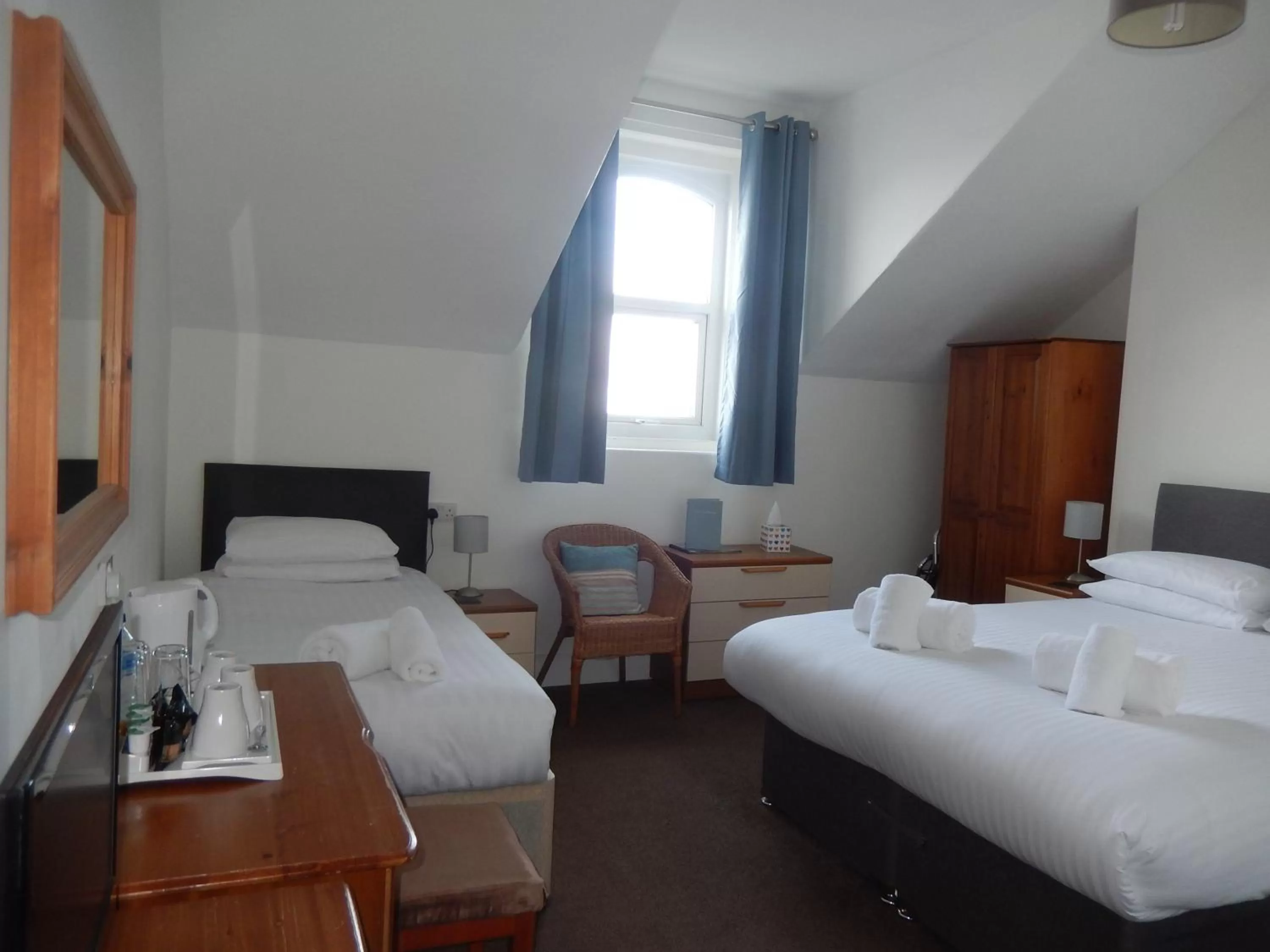 Family Room (2 Adults + 1 Child) 10 in The Oasis Hotel