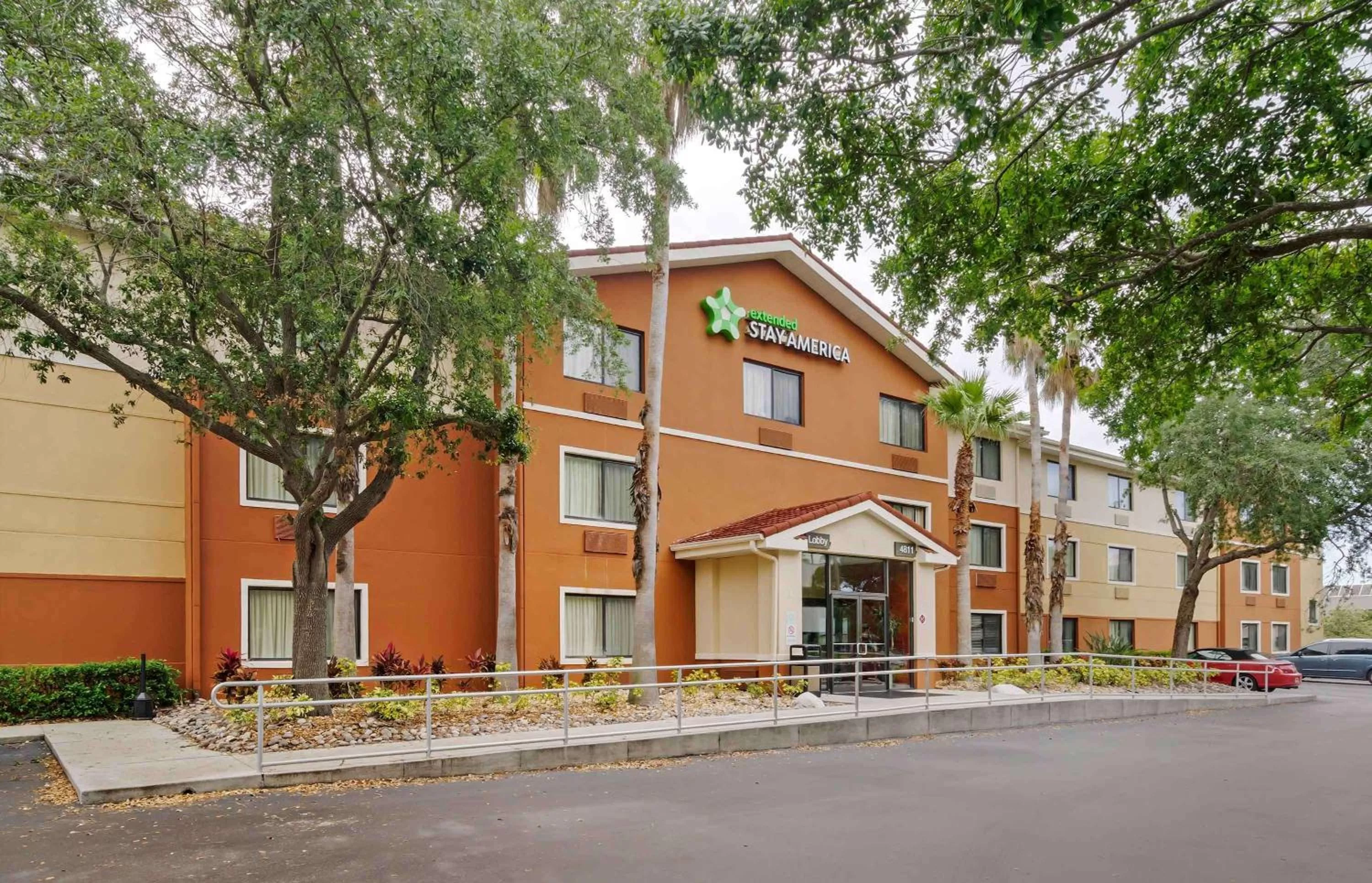 Property building in Extended Stay America Select Suites Tampa Airport Memorial Hwy