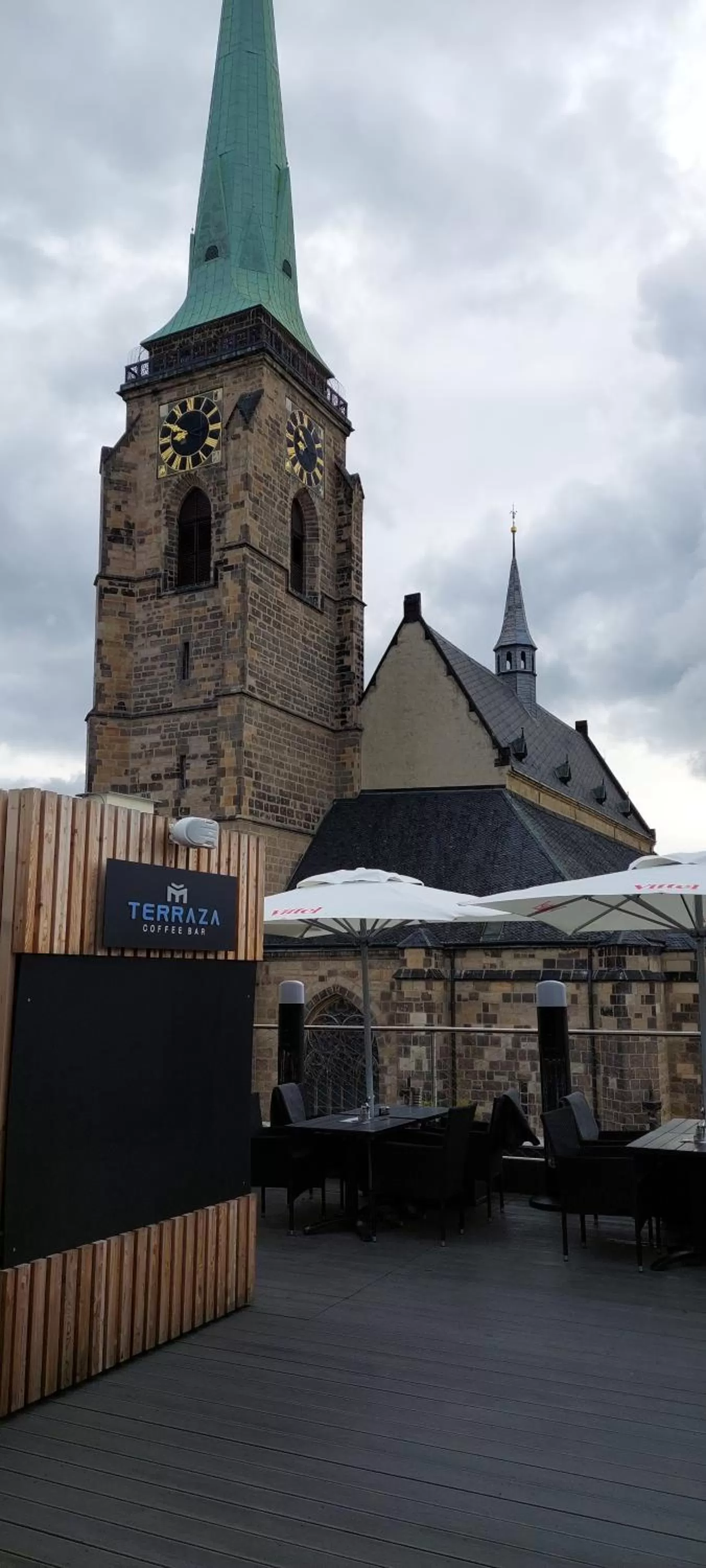 Restaurant/places to eat in Hotel Central