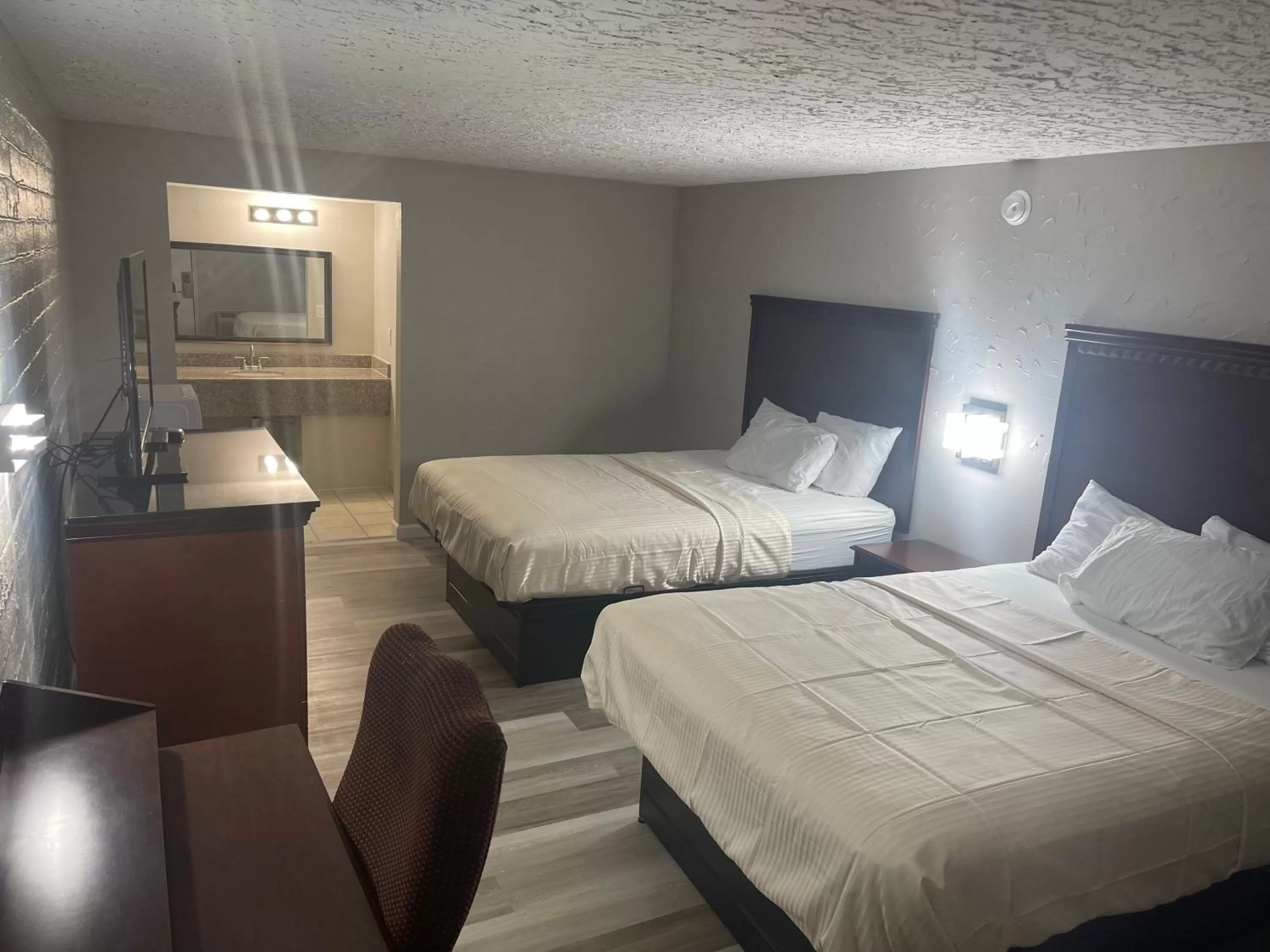 Photo of the whole room, Bed in Stratford House Inn