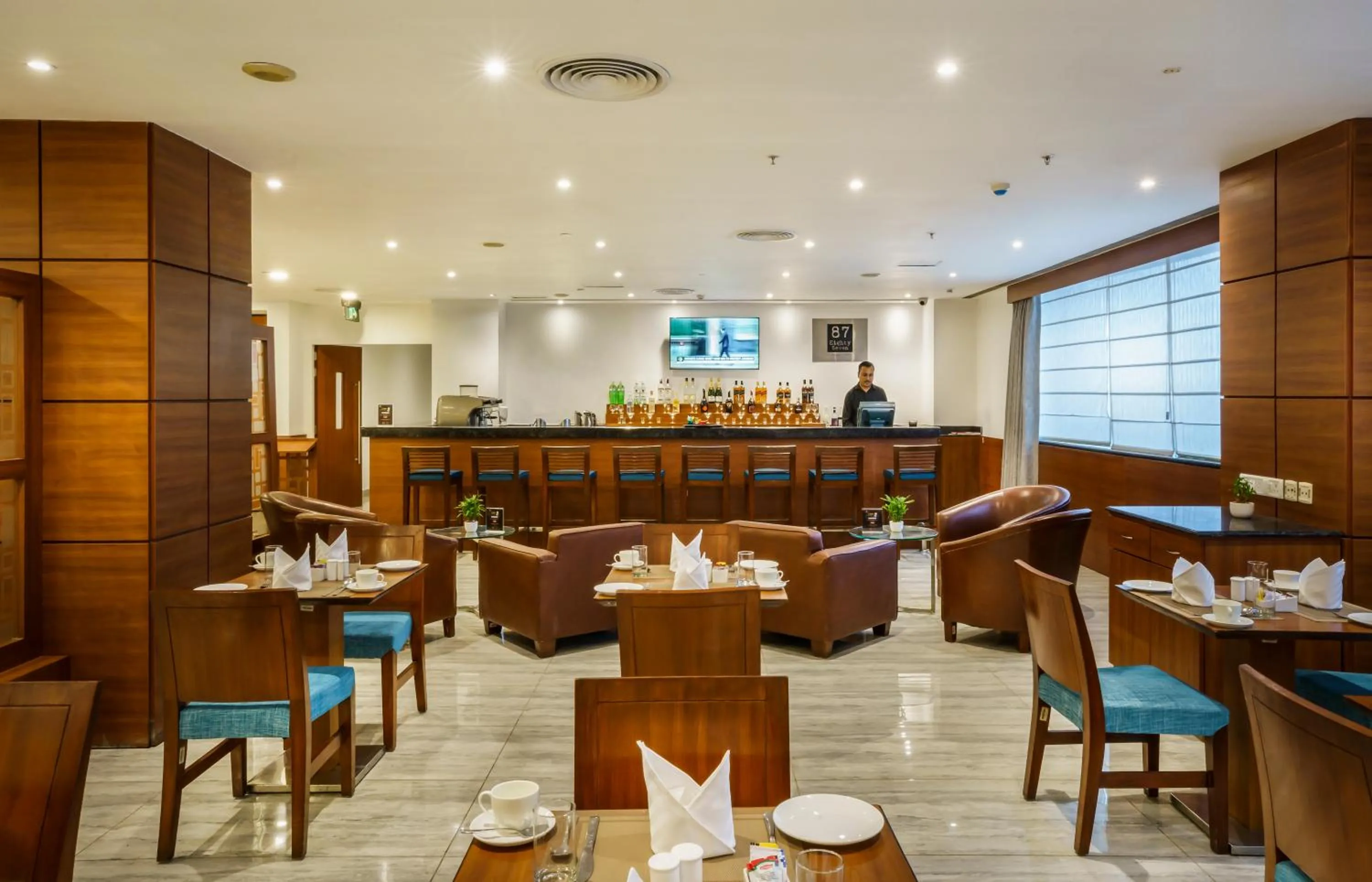 Restaurant/places to eat in Caspia Hotel New Delhi