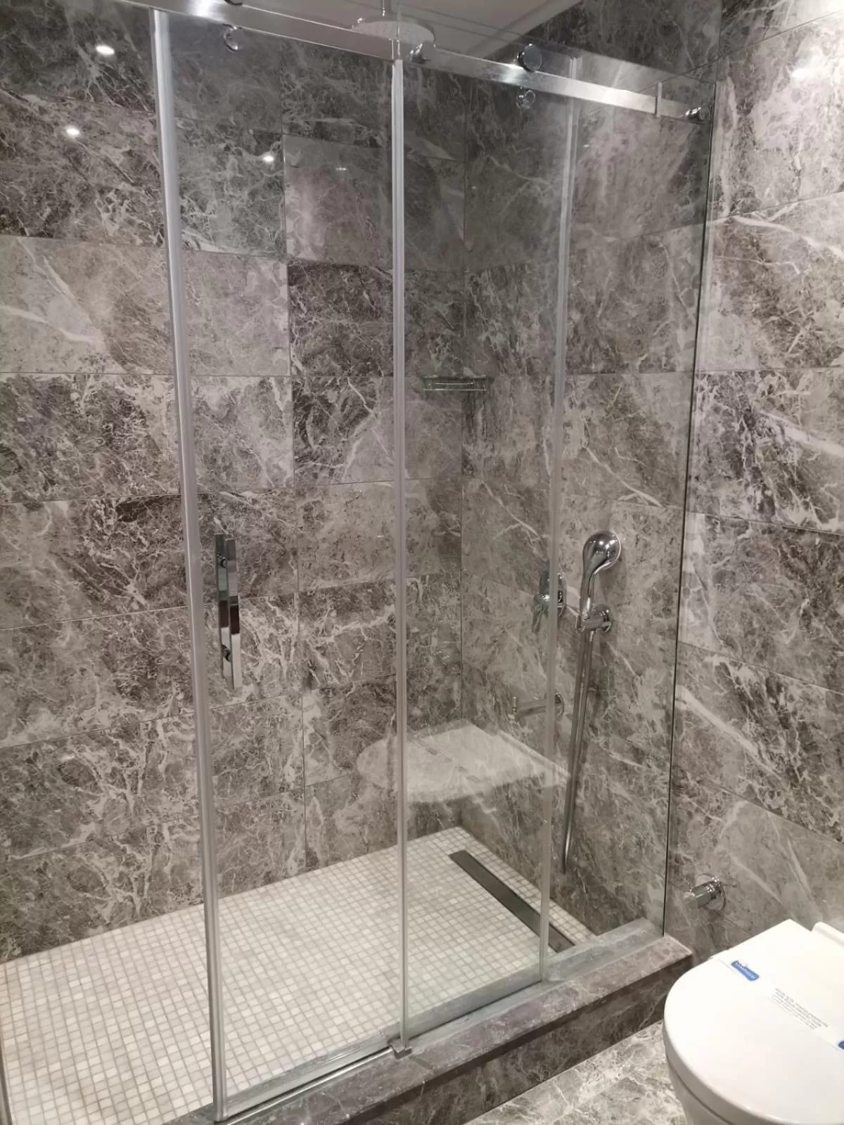 Bathroom in Golden Royal Hotel