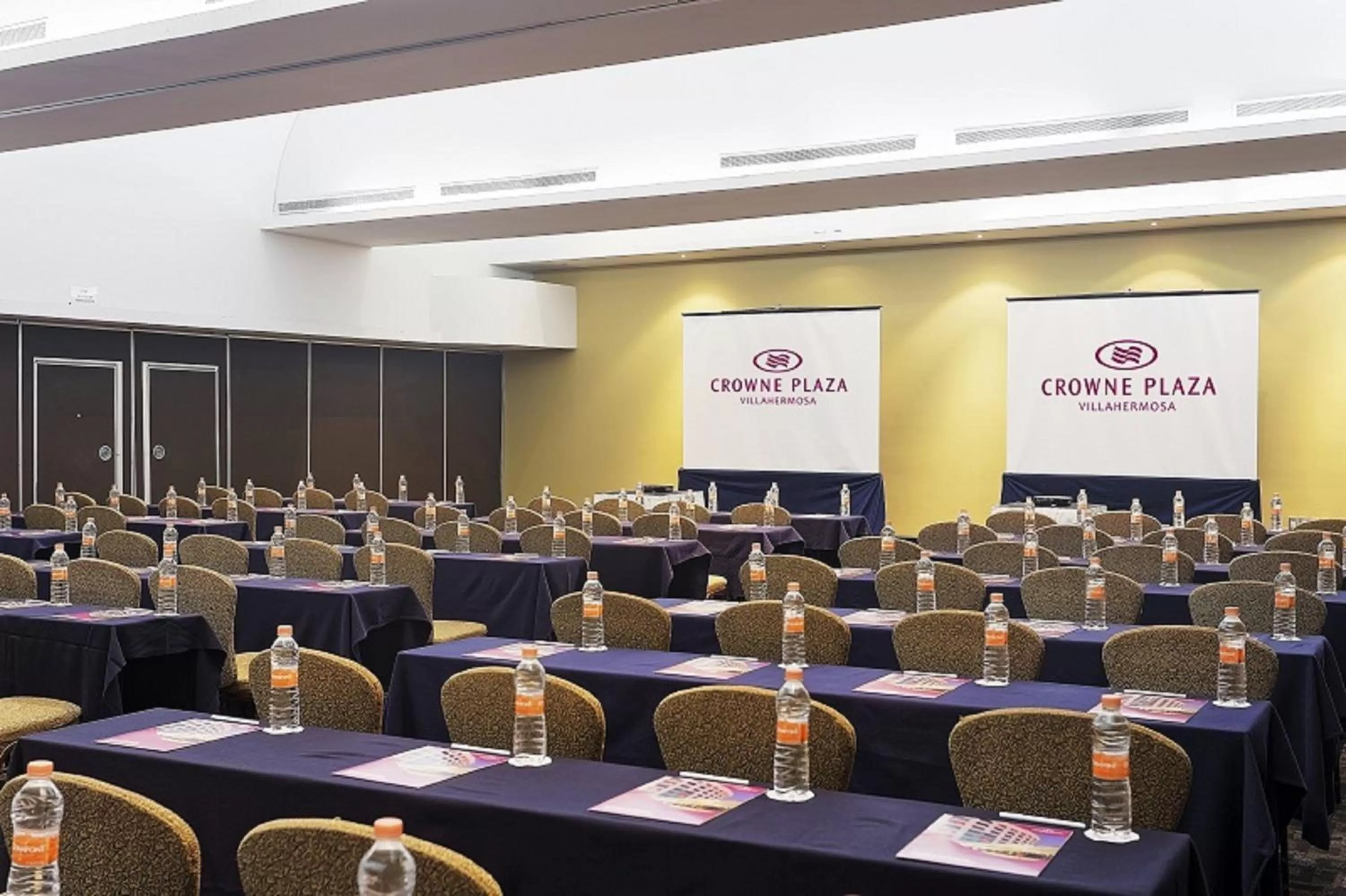 Meeting/conference room in Crowne Plaza Villahermosa by IHG