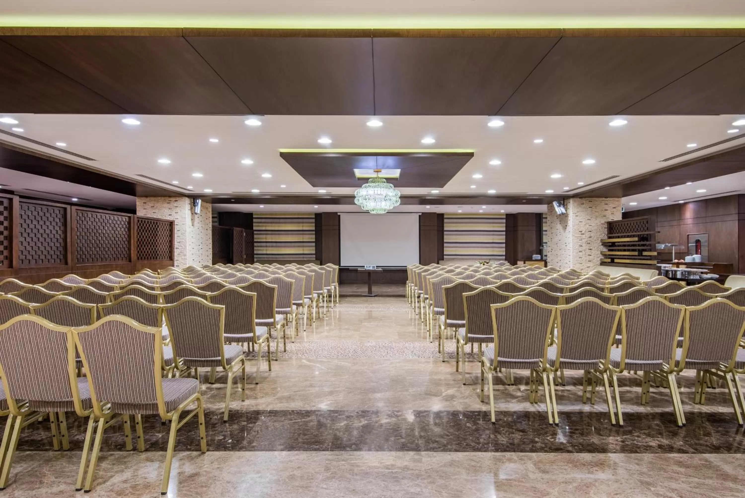 Meeting/conference room in Crowne Plaza Madinah by IHG