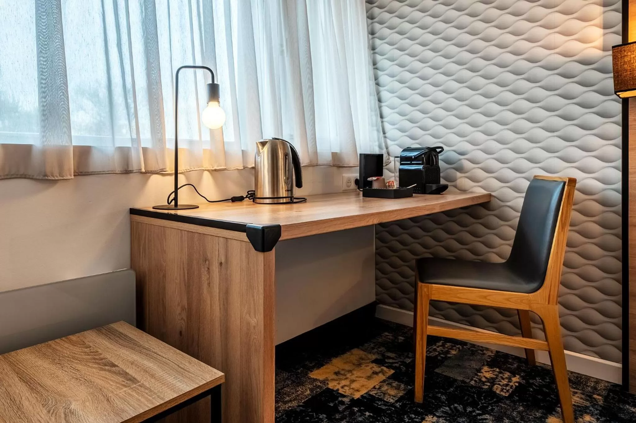 Coffee/tea facilities in Hôtel Le Cyrano Bergerac