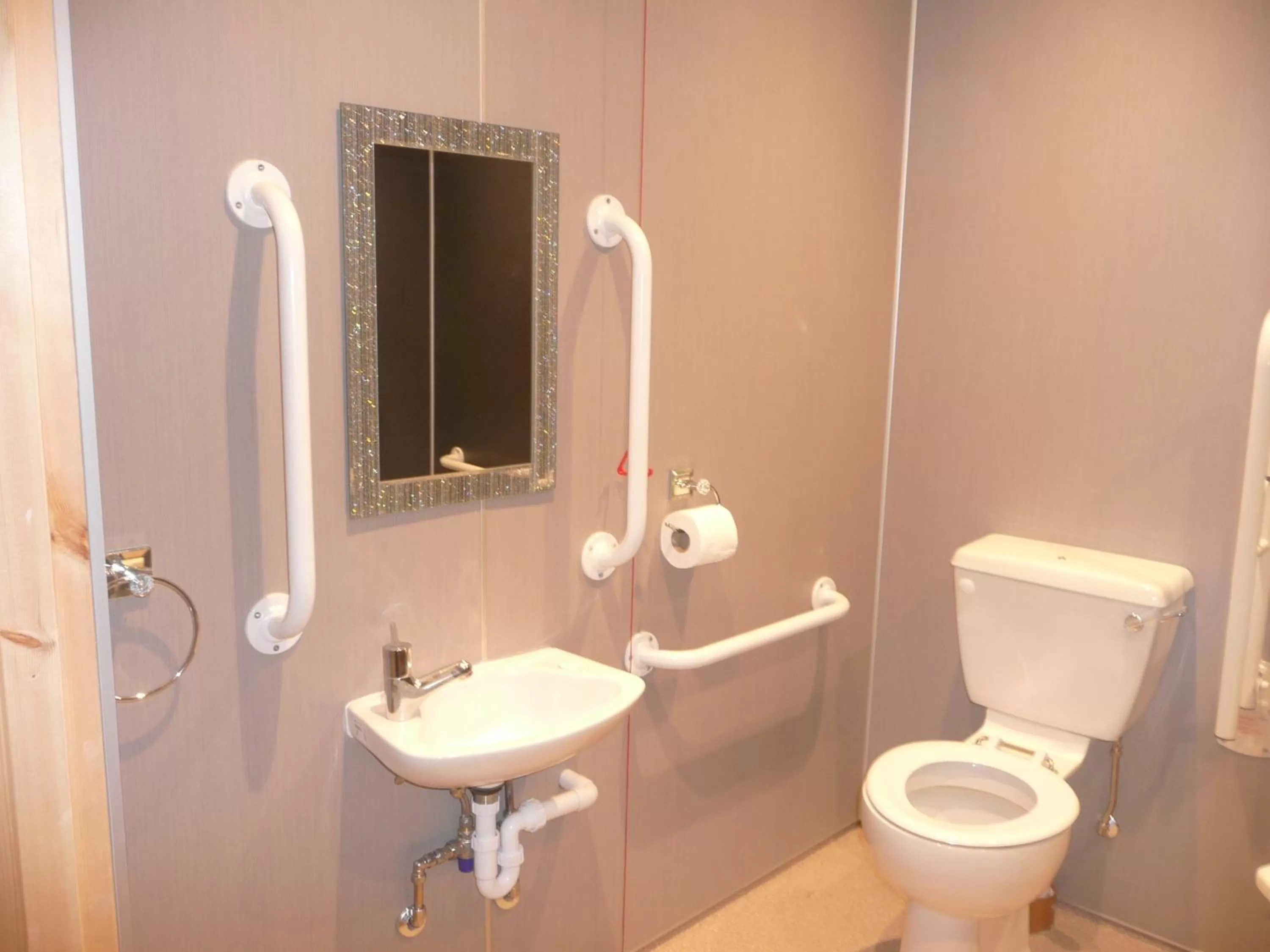 Shower in Noble Lands