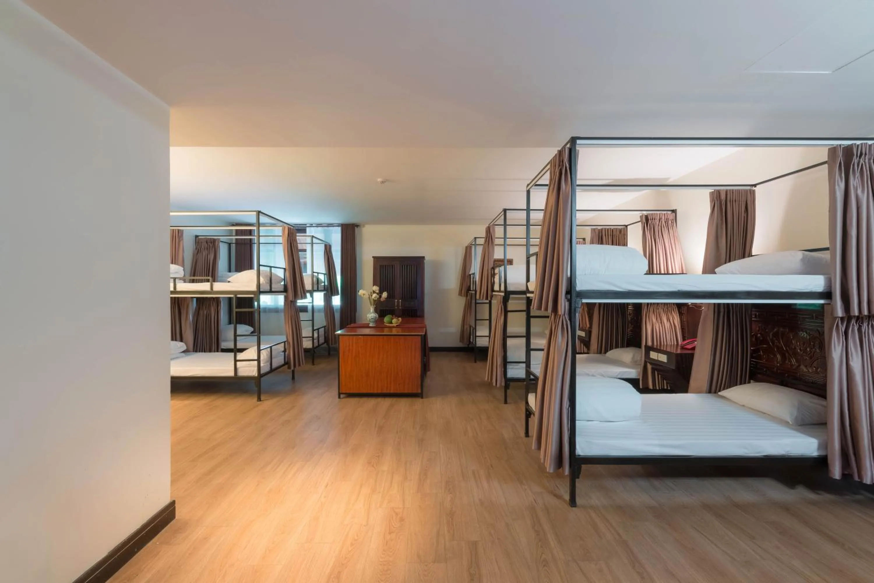 bunk bed, Bed in Khách xá Bái Đính