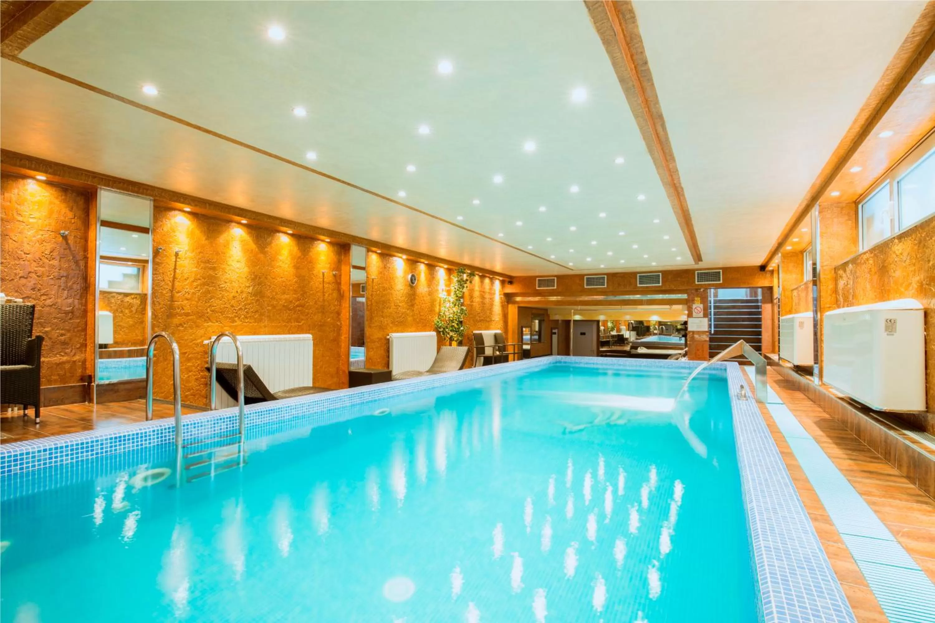 Swimming pool in Prezident Hotel