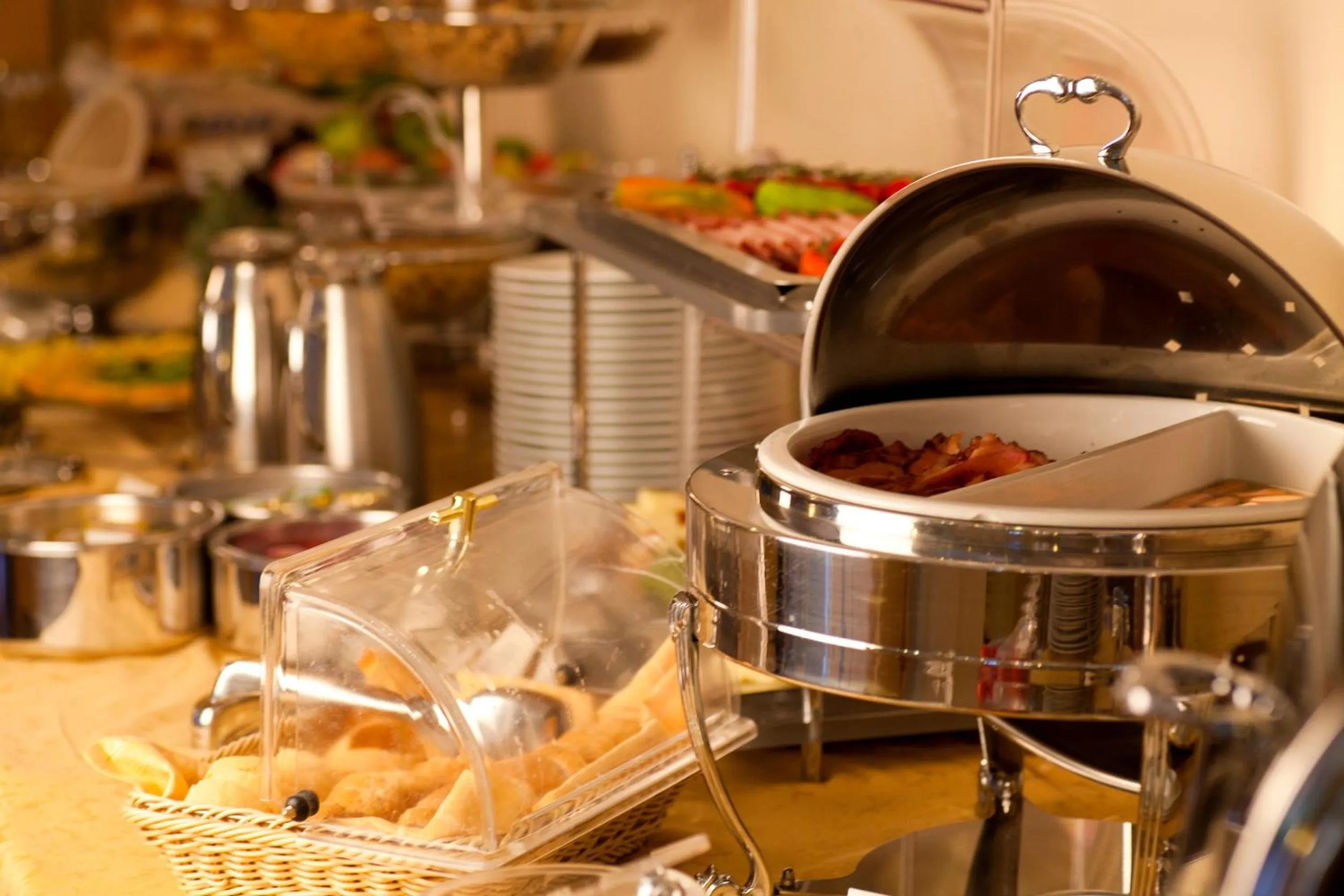 Restaurant/places to eat in Aldrovandi Residence City Suites