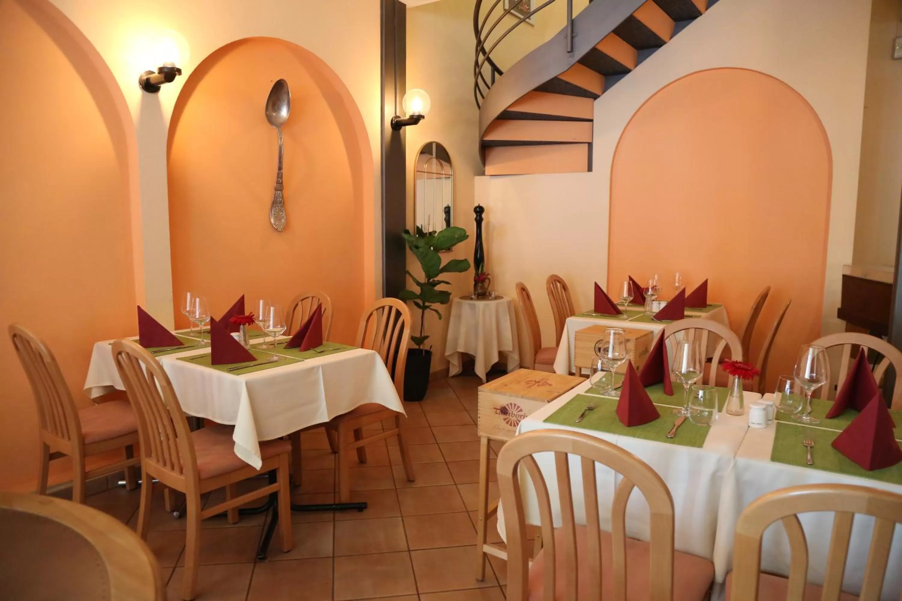 Restaurant/places to eat in Al Pozz Boutique Resort