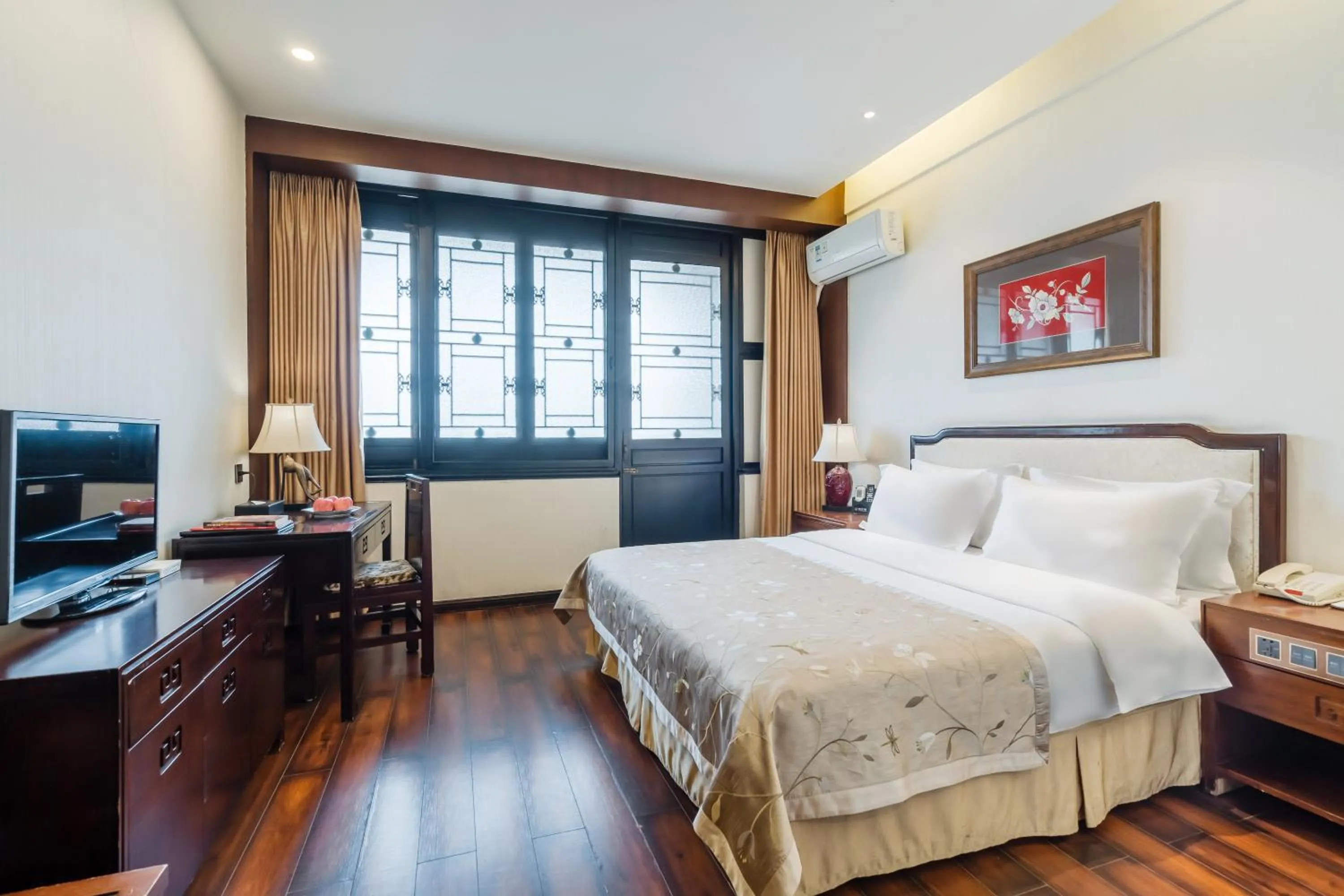 Photo of the whole room, Bed in Buddha Zen Hotel