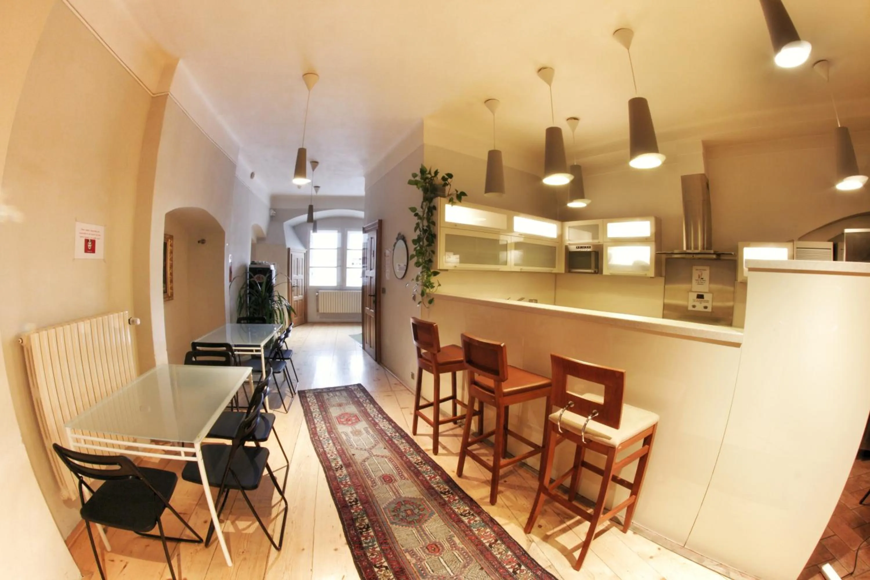 Communal lounge/ TV room in Hostel HOMEr - Old Town Square