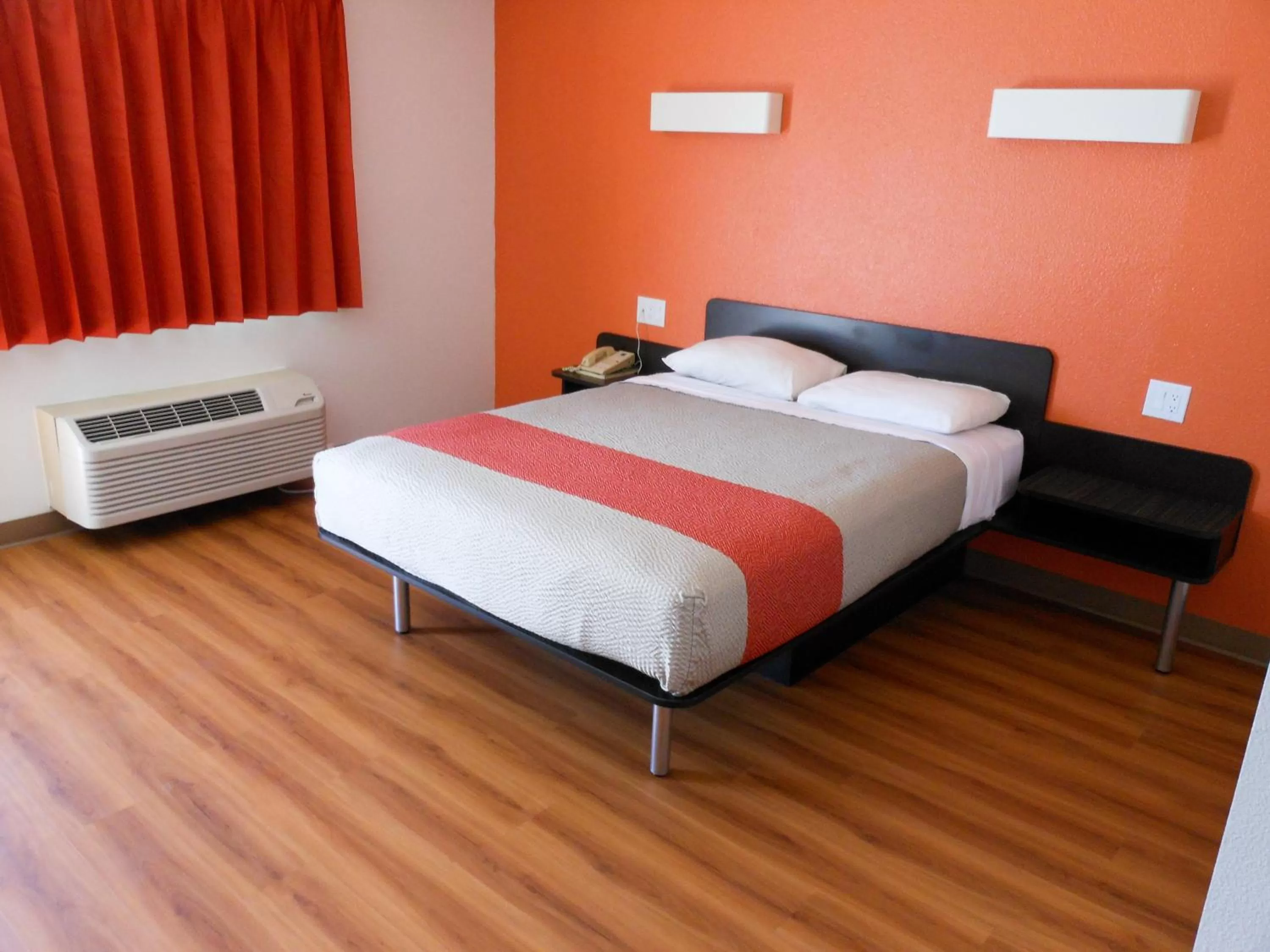 Photo of the whole room, Bed in Motel 6-Fallon, NV