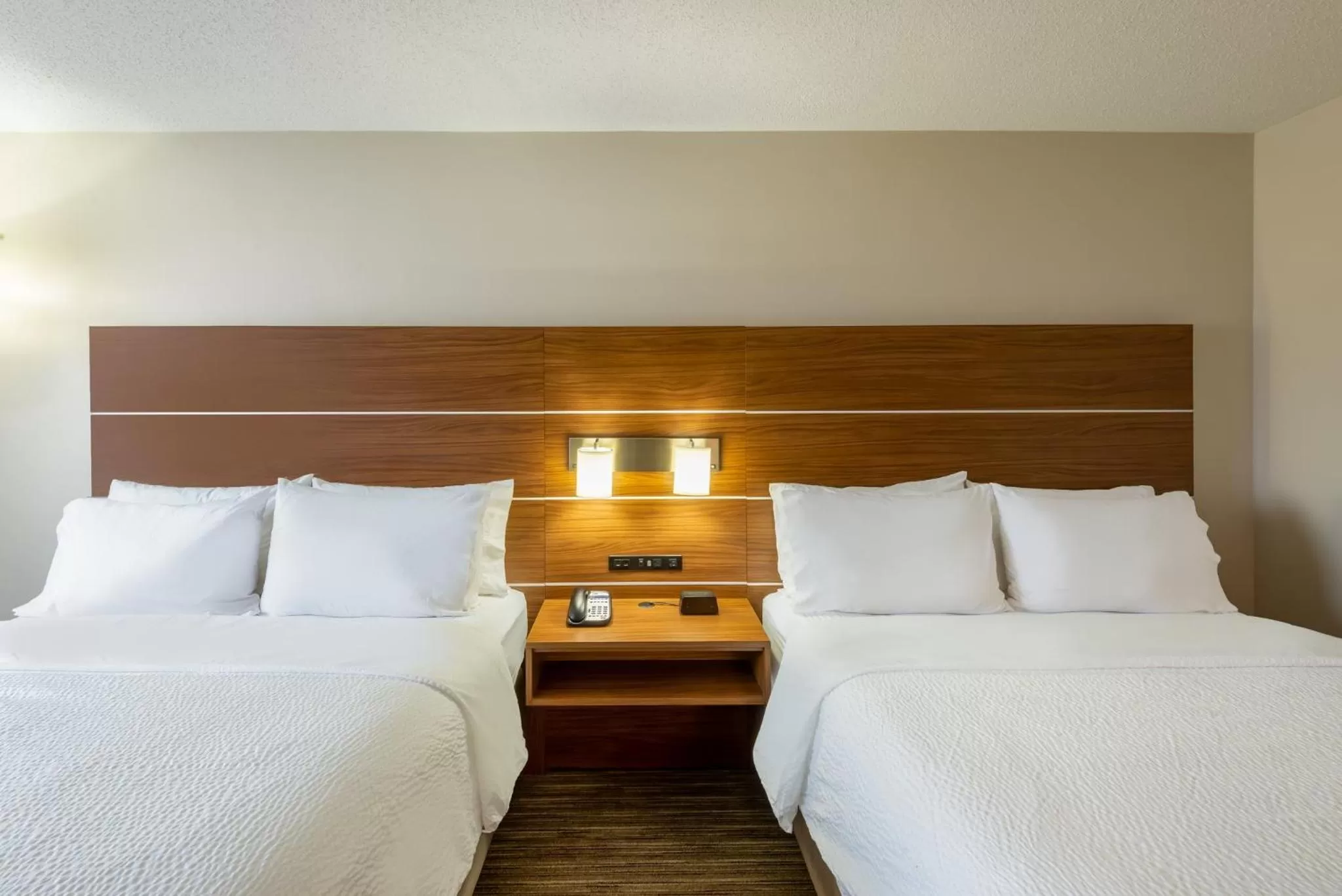 Photo of the whole room, Bed in Holiday Inn Express Vermilion by IHG