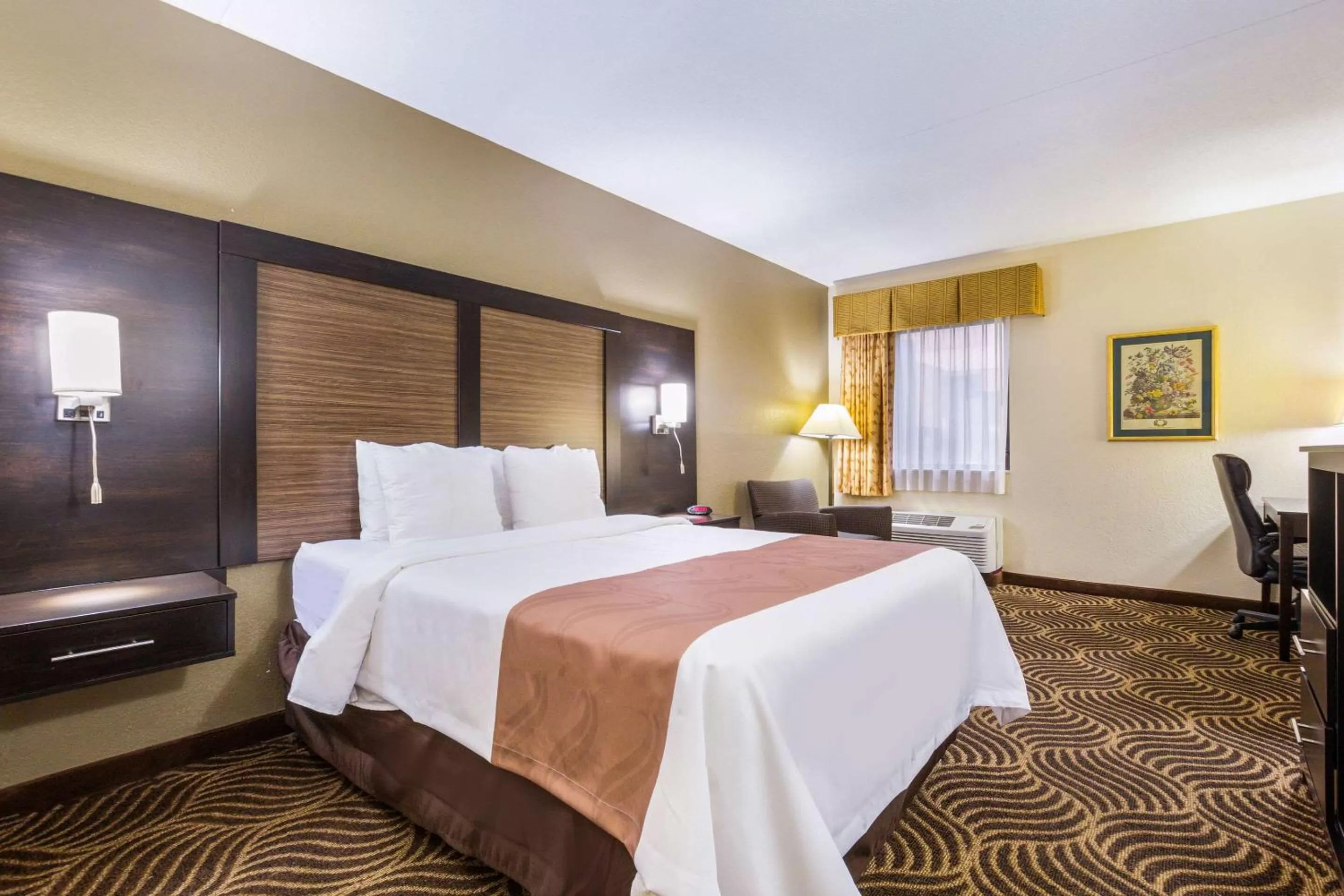 Photo of the whole room, Bed in Quality Inn & Suites Florence - Cincinnati South