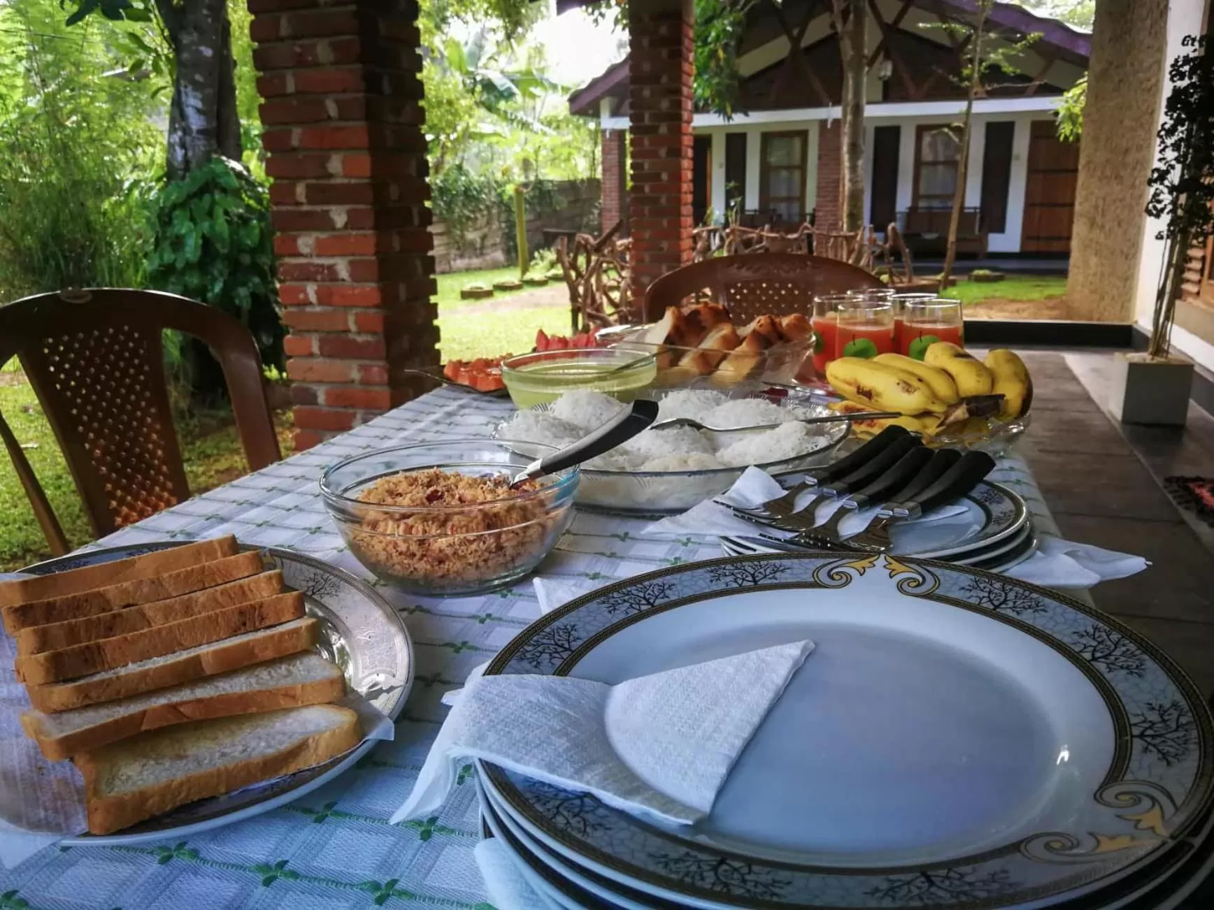 Breakfast in Green Cottage