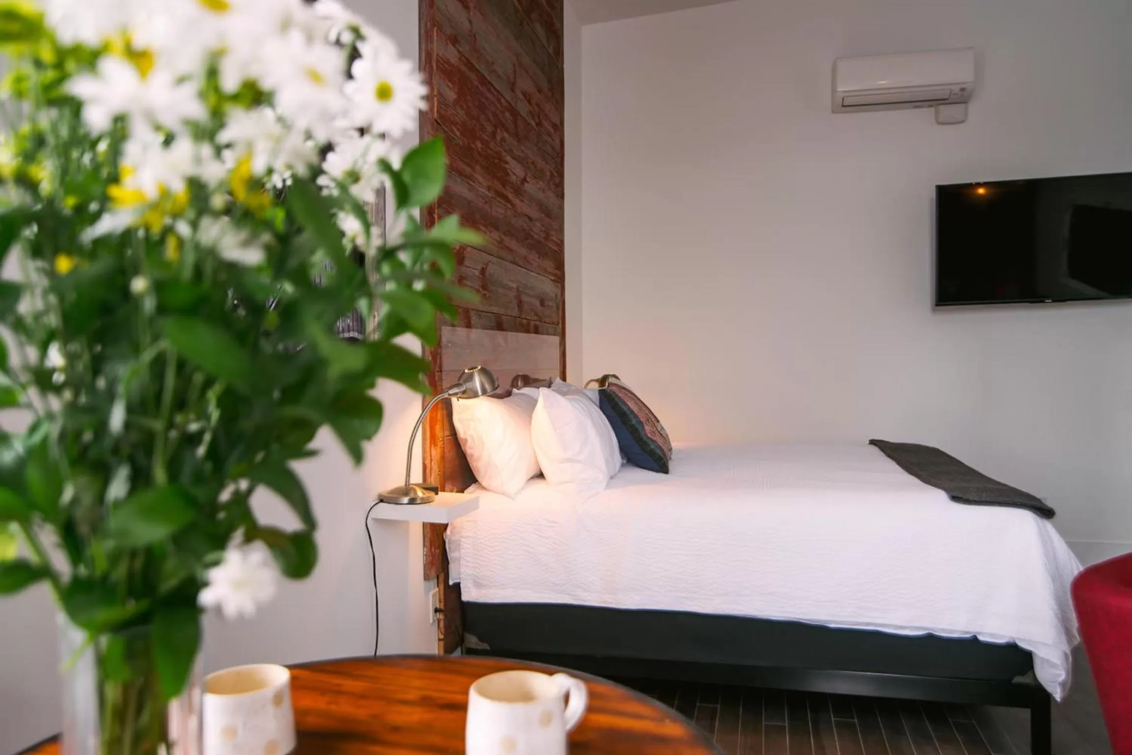 Decorative detail, Bed in Edison's Inn