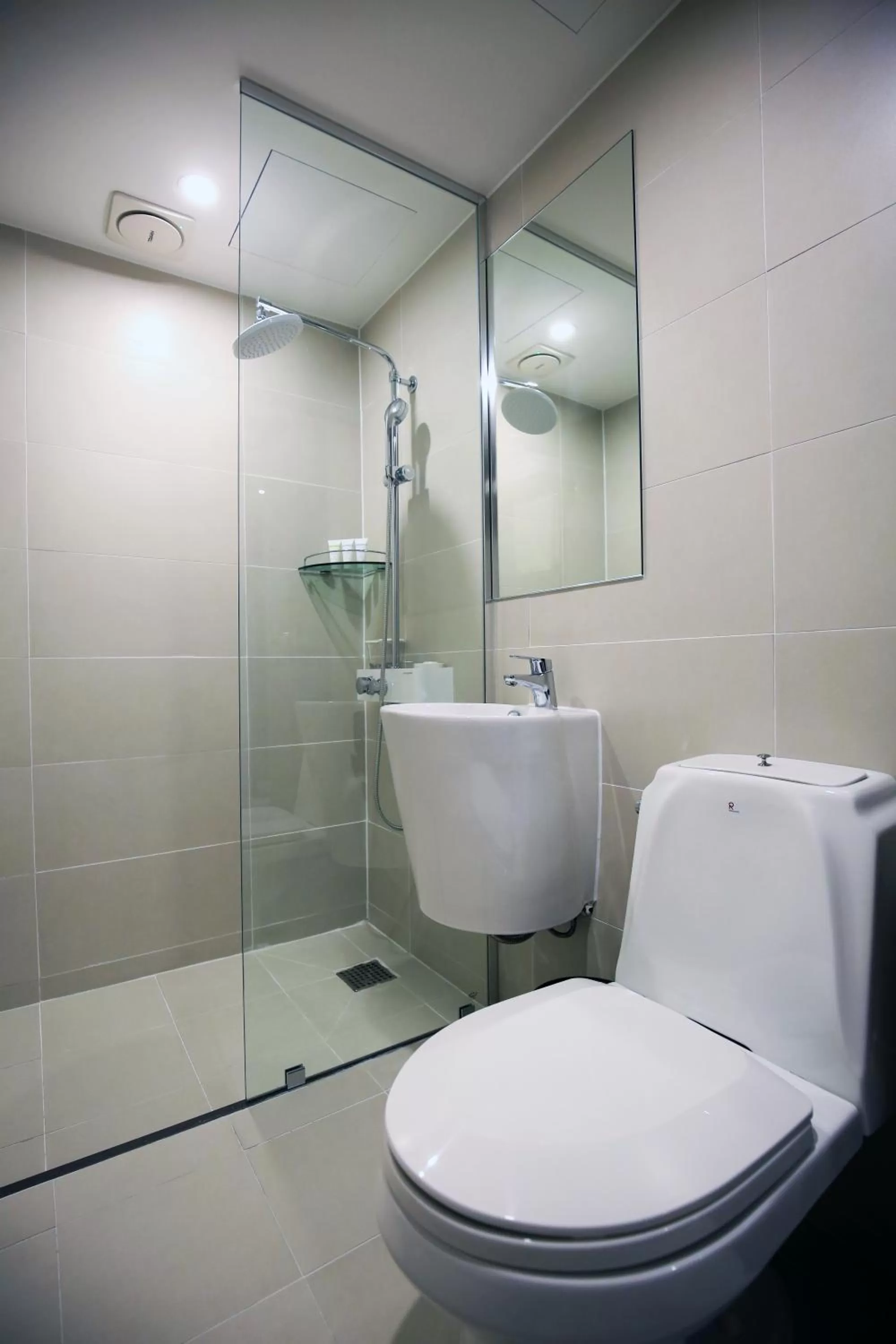 Shower in Best Western Jeju Hotel