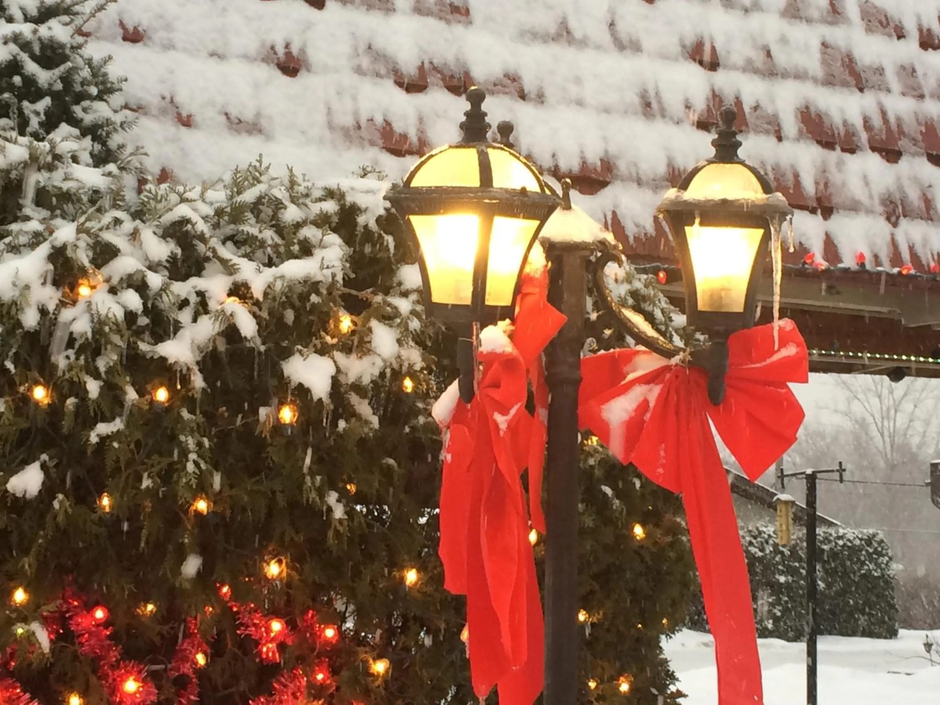 Property building in Hotel Motel Bonsoir