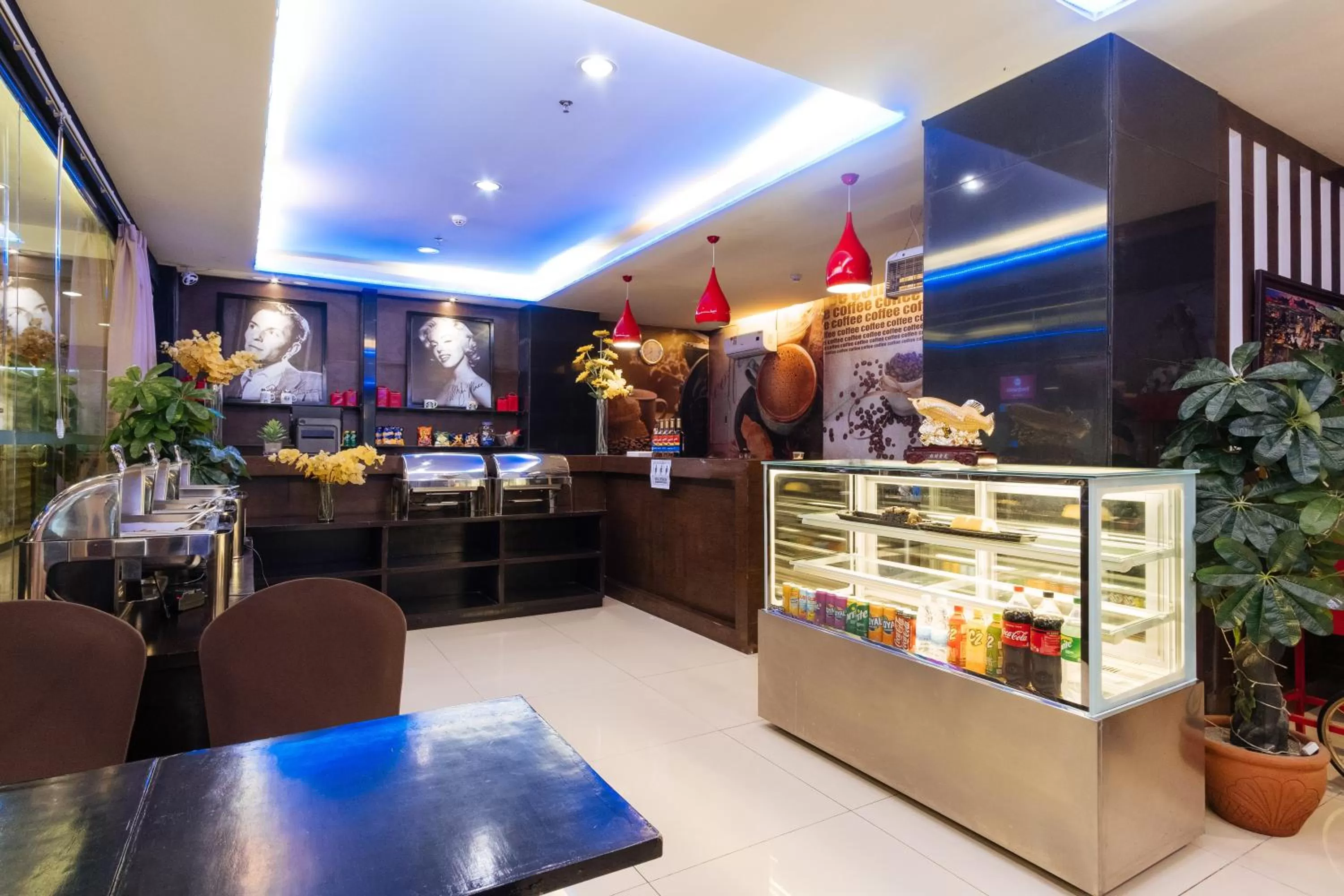 Restaurant/places to eat in Northpointe Residences