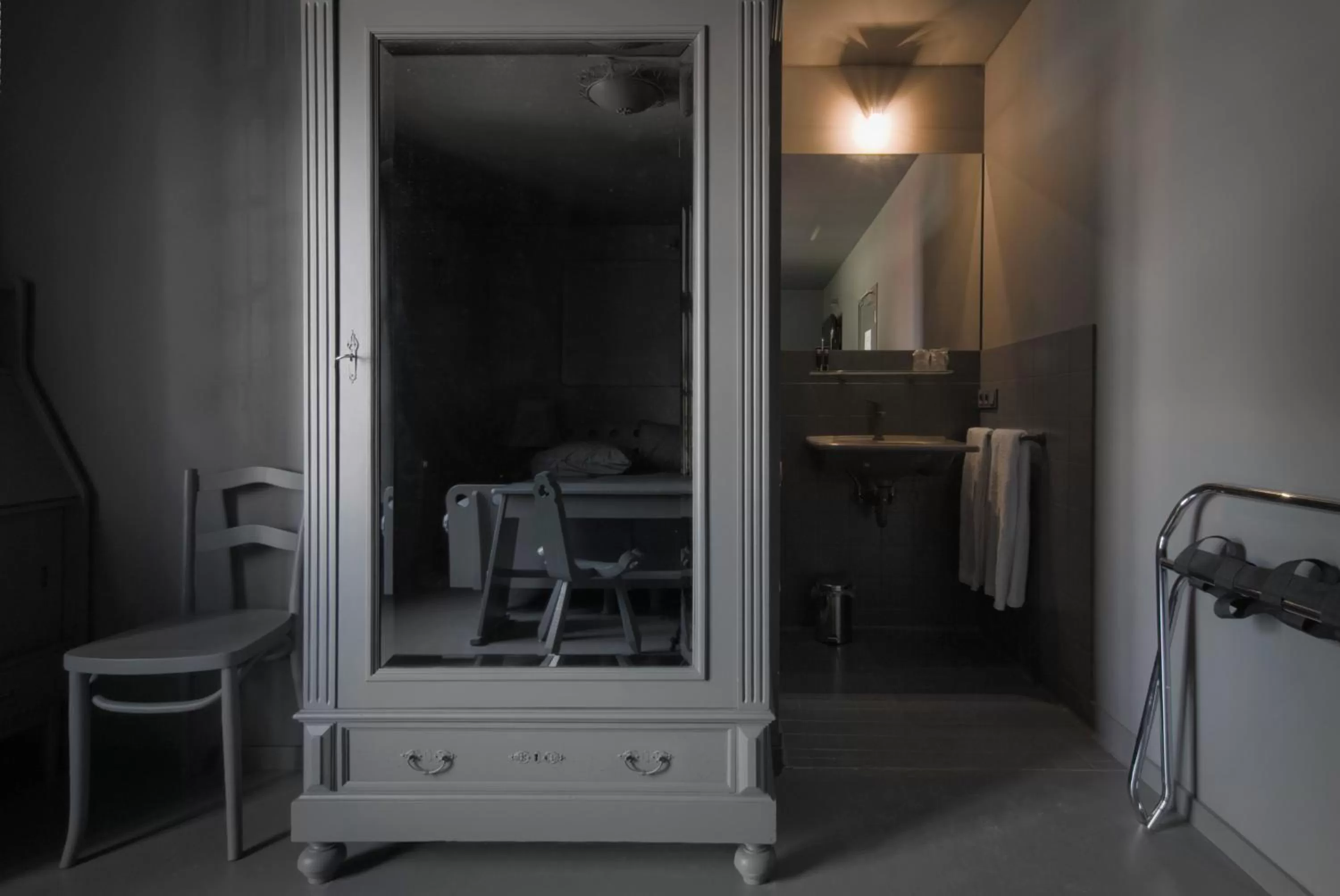 Bedroom, Bathroom in Teaching Hotel