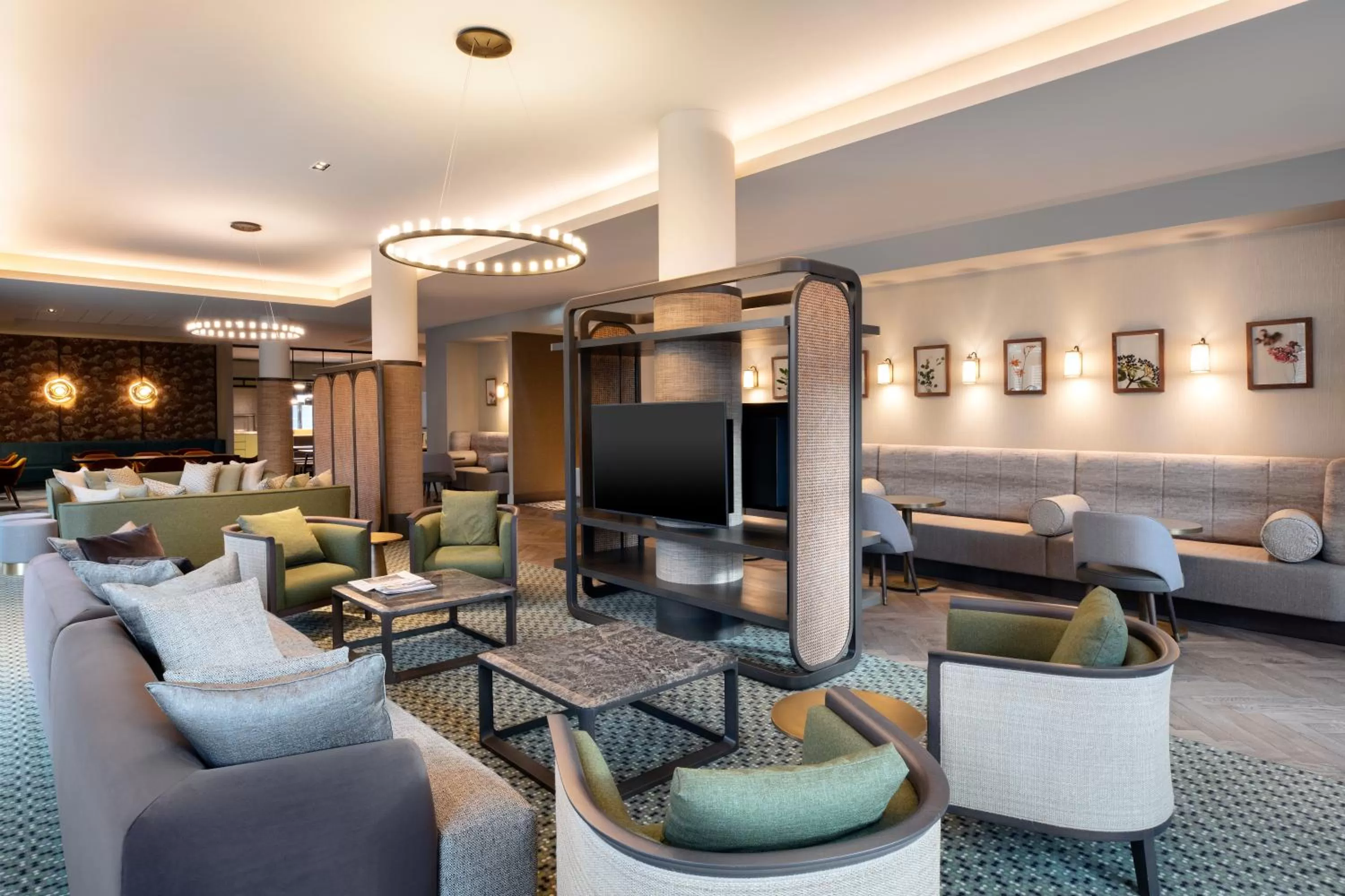 TV and multimedia in Staybridge Suites London Heathrow - Bath Road, an IHG Aparthotel