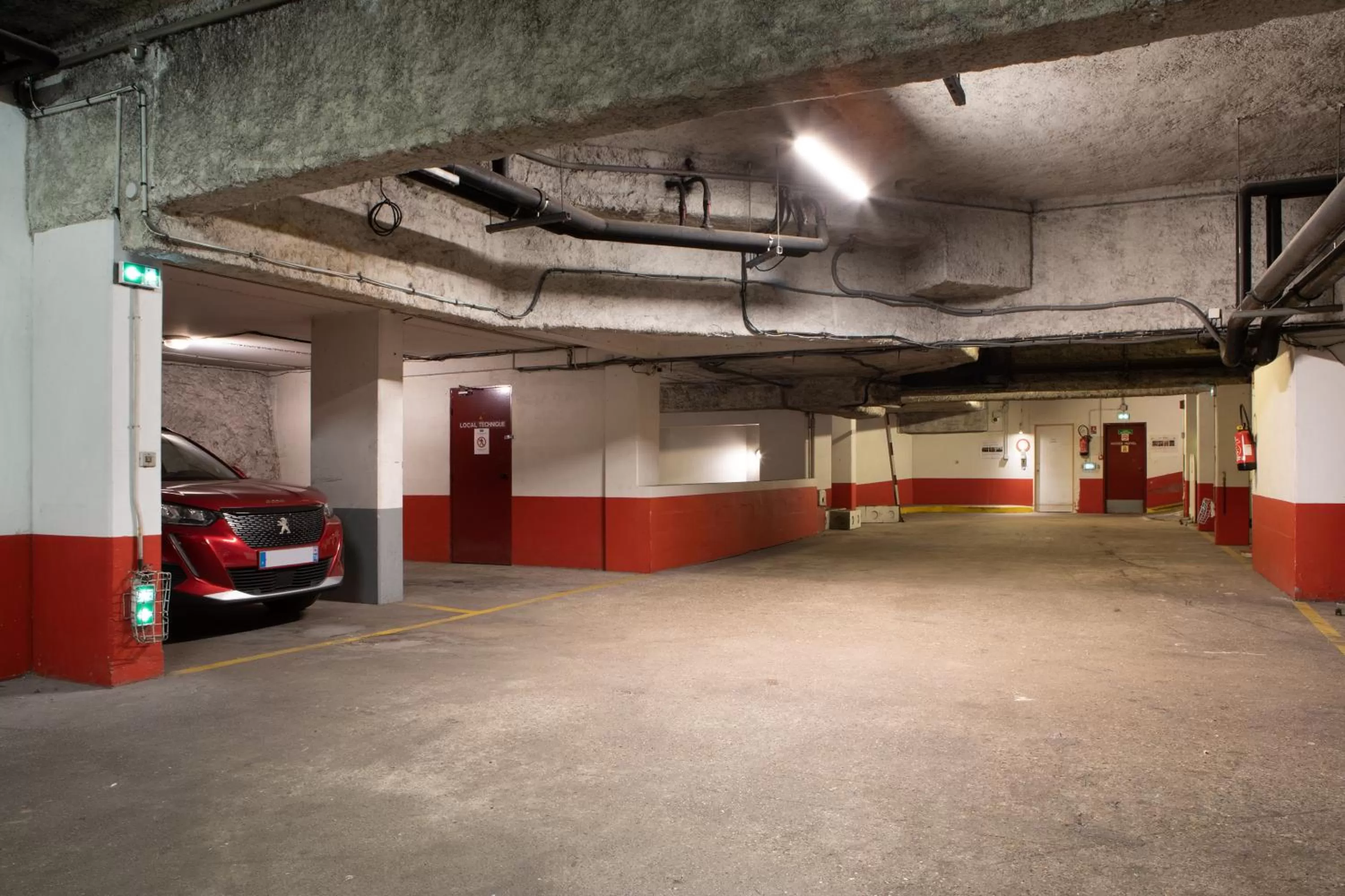 Parking in Kyriad Paris Est - Bois de Vincennes