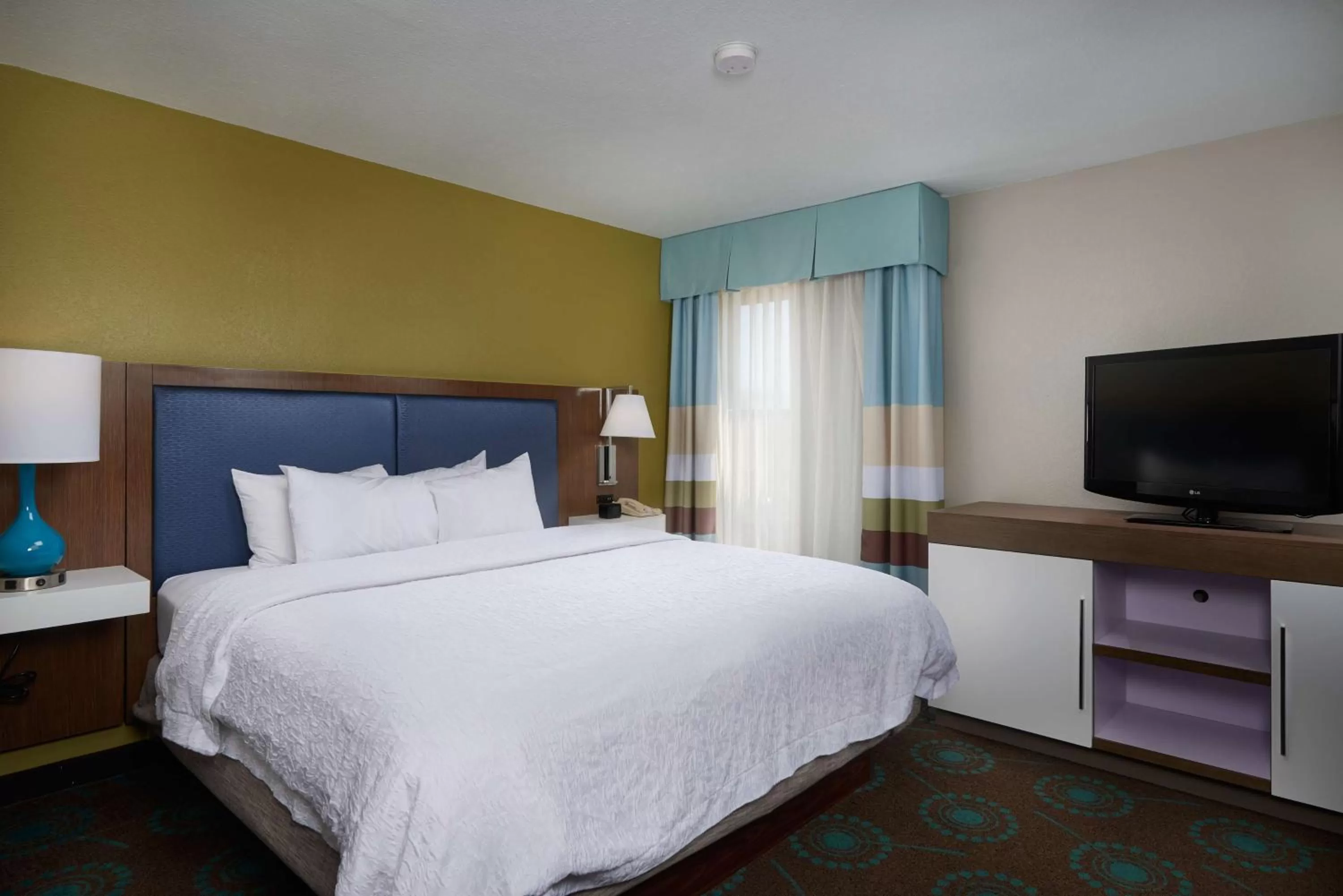 Bedroom, Bed in Hampton Inn Goldsboro