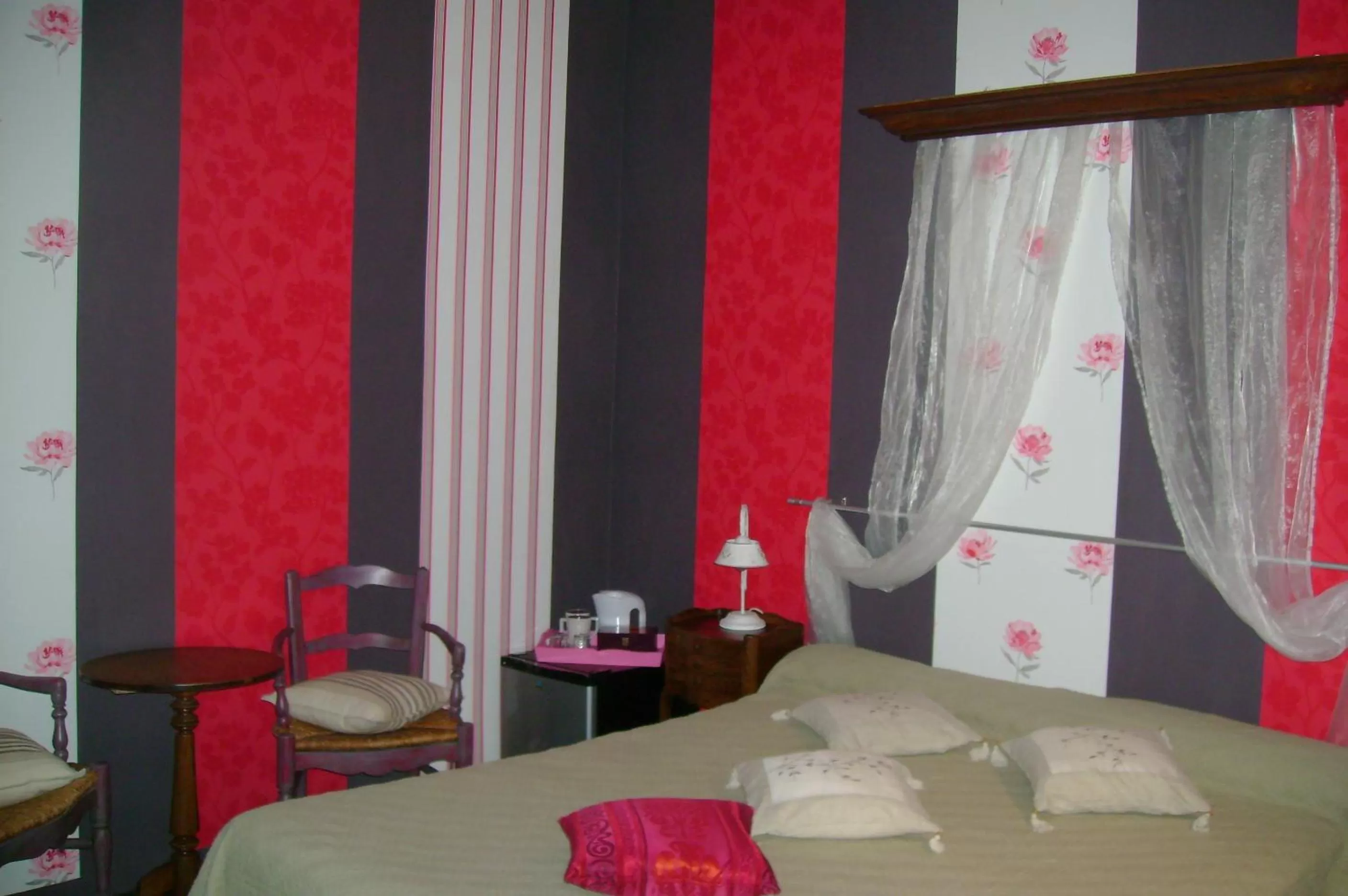 Photo of the whole room in Logis Auberge De Tavel