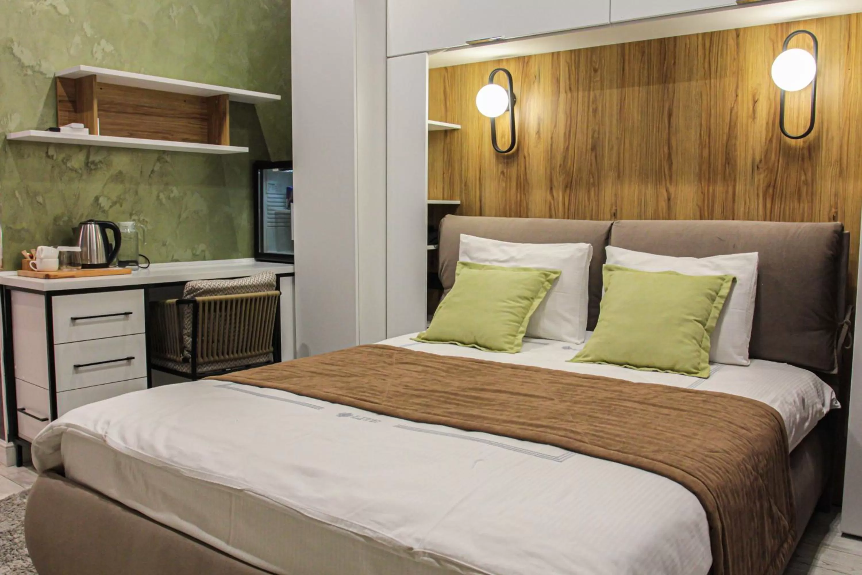 Bed in E-lite& Meatador