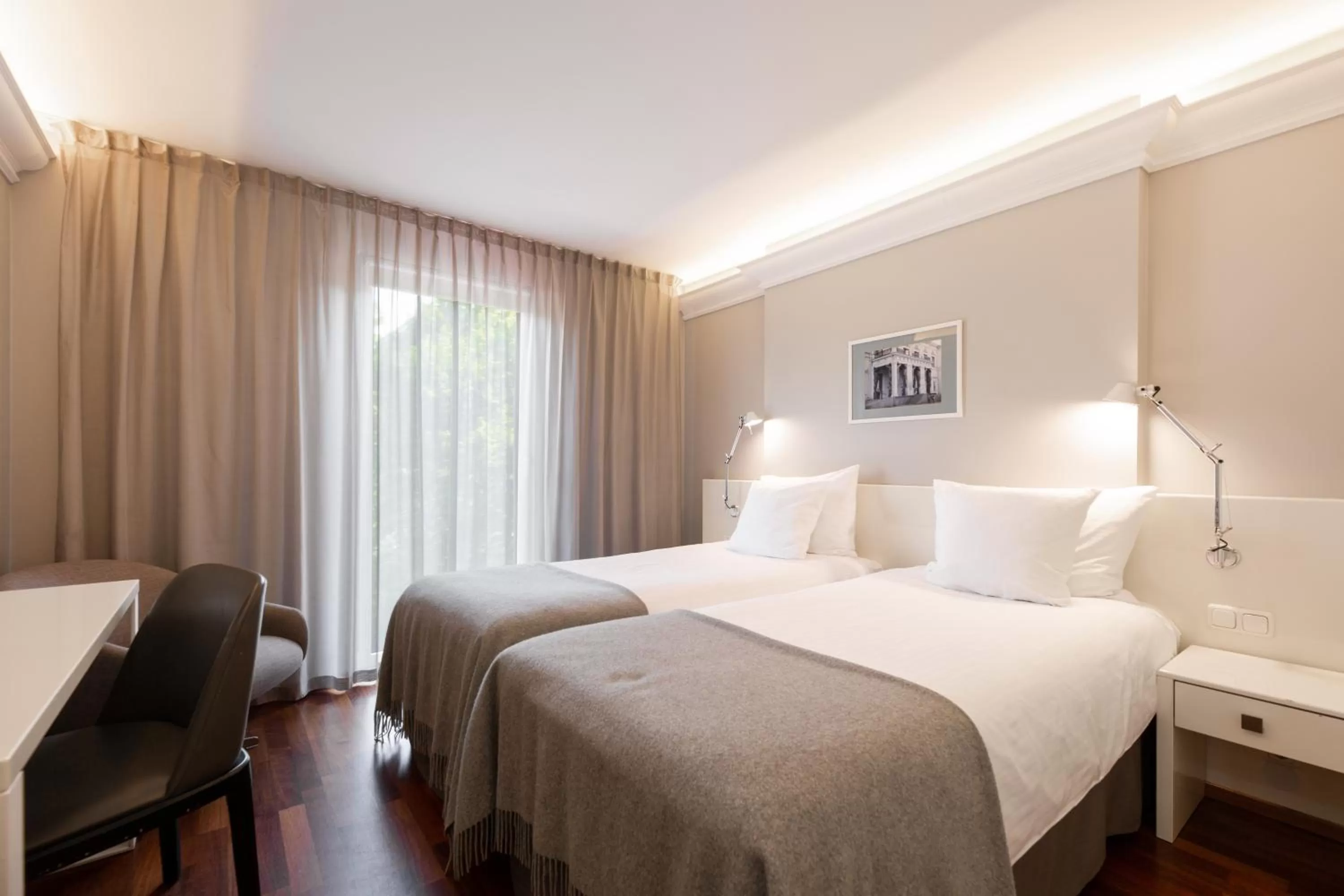 Standard Twin Room without Air Conditioning in Hotel L'Ermitage