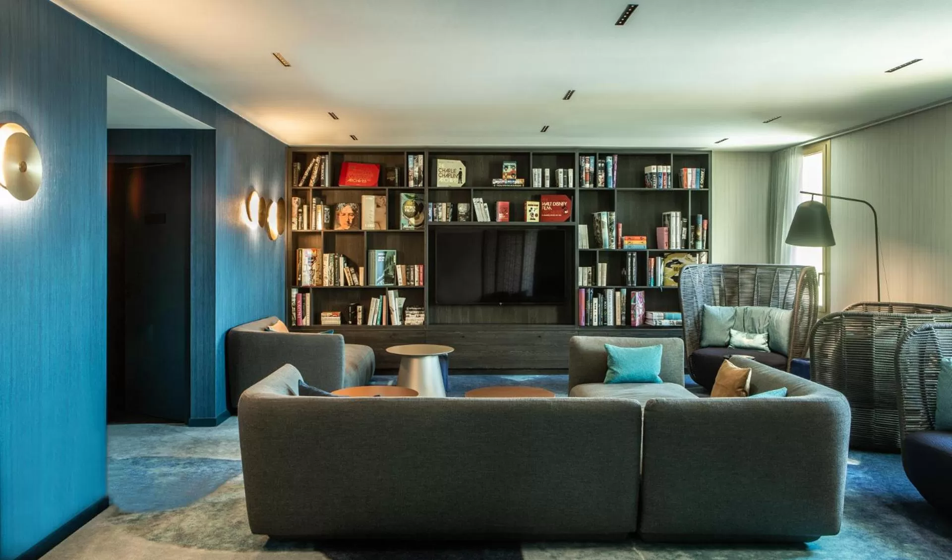 Library in Crowne Plaza - Nice - Grand Arenas by IHG