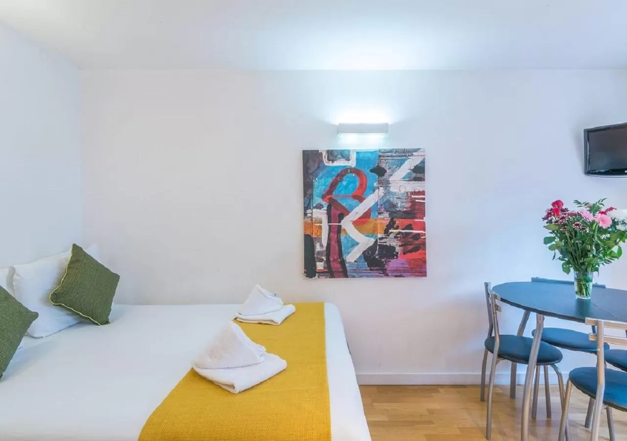 Bed in Hyde Park Executive Apartments