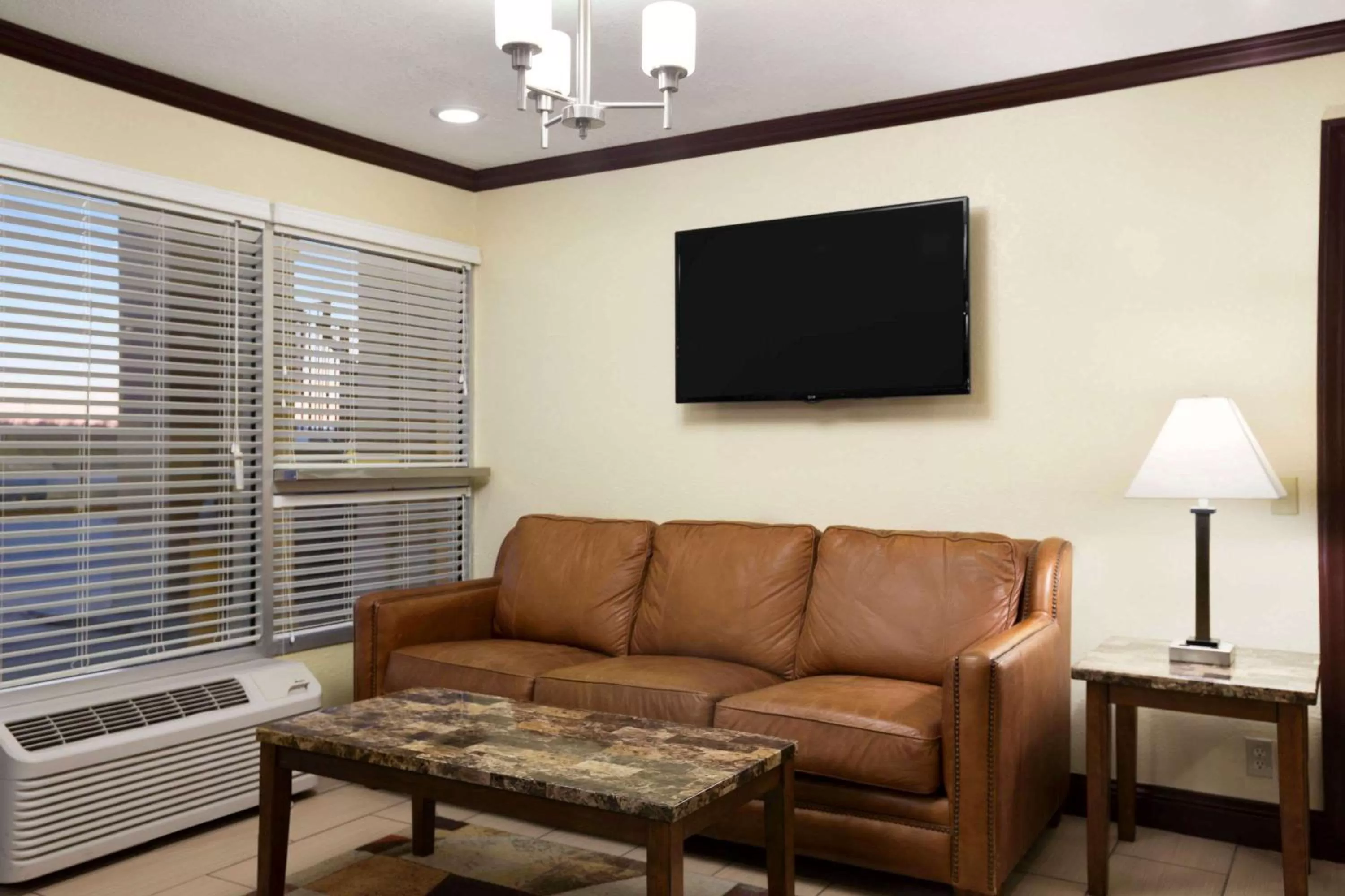 Lobby or reception in Super 8 by Wyndham Woodward