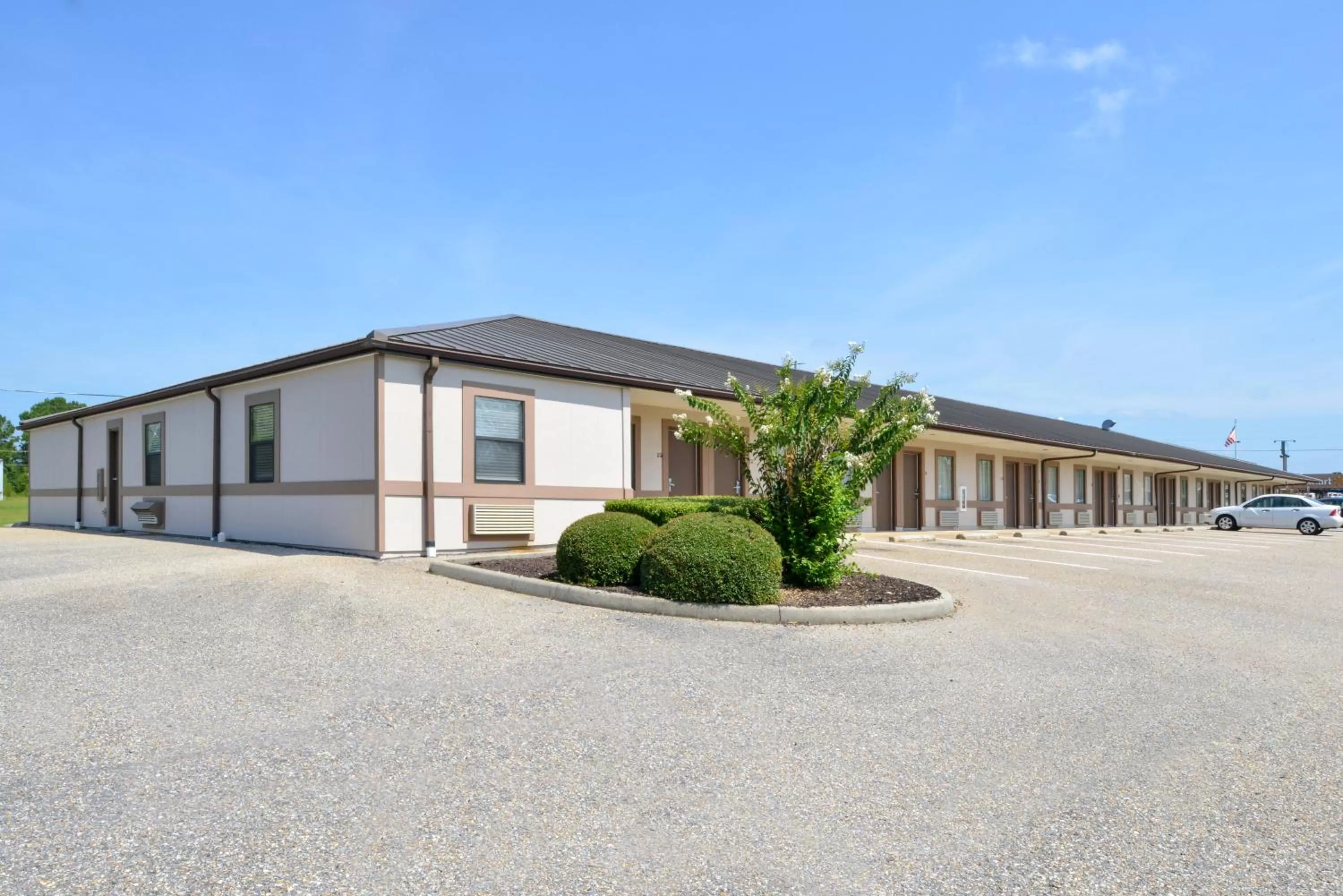 Property building in Briarwood Inn Of Geneva