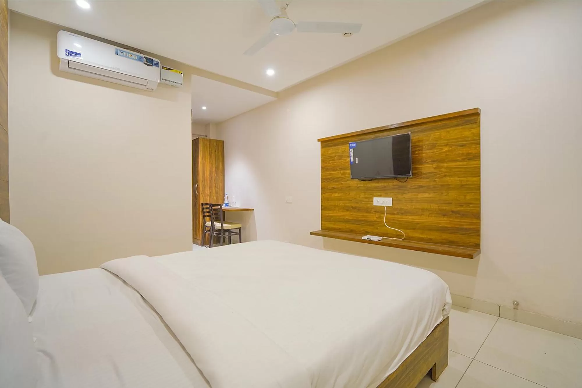 Bed in FabHotel HC Mohali Inn