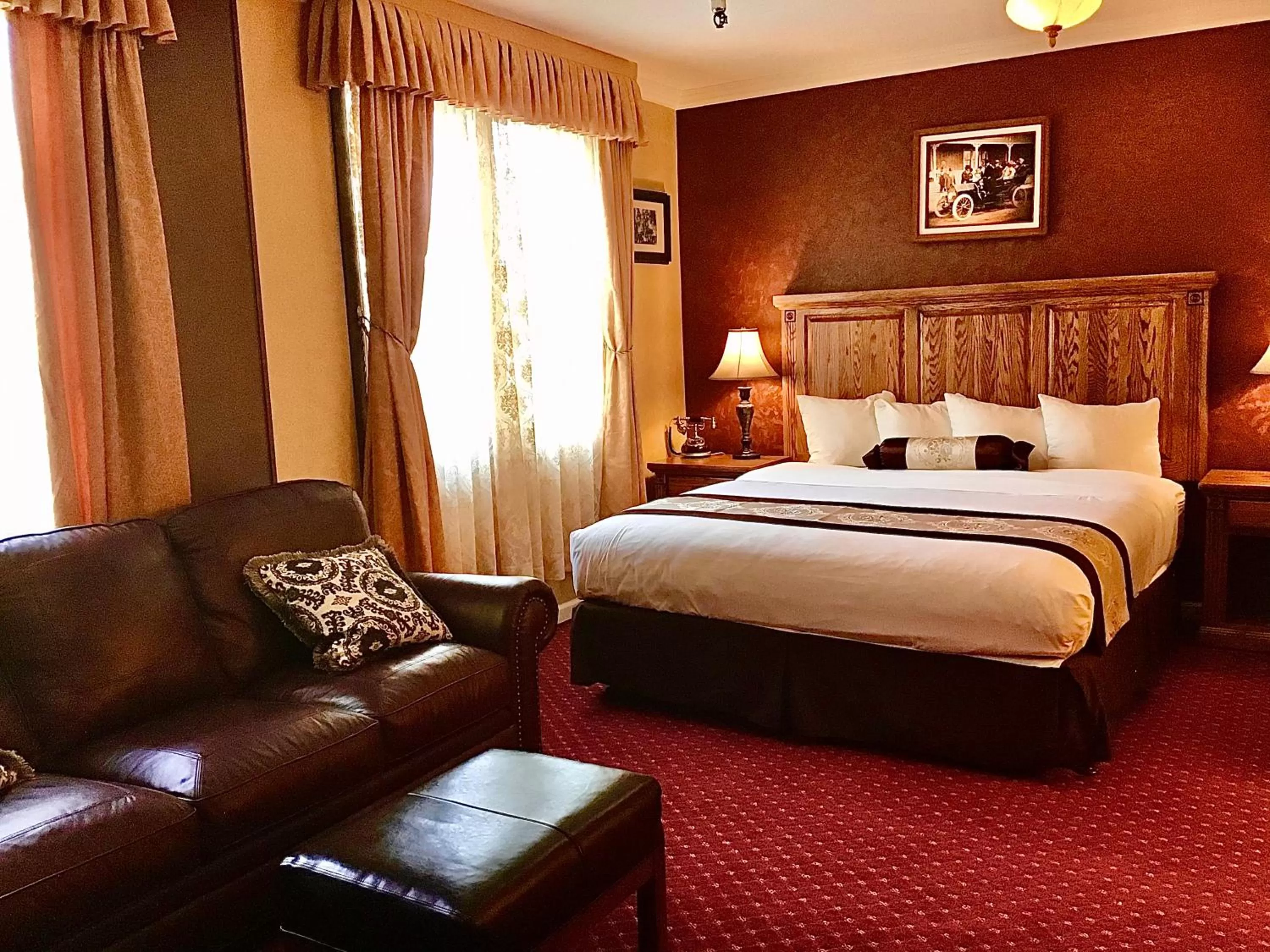 Bedroom, Bed in Eureka Inn, Trademark Collection by Wyndham