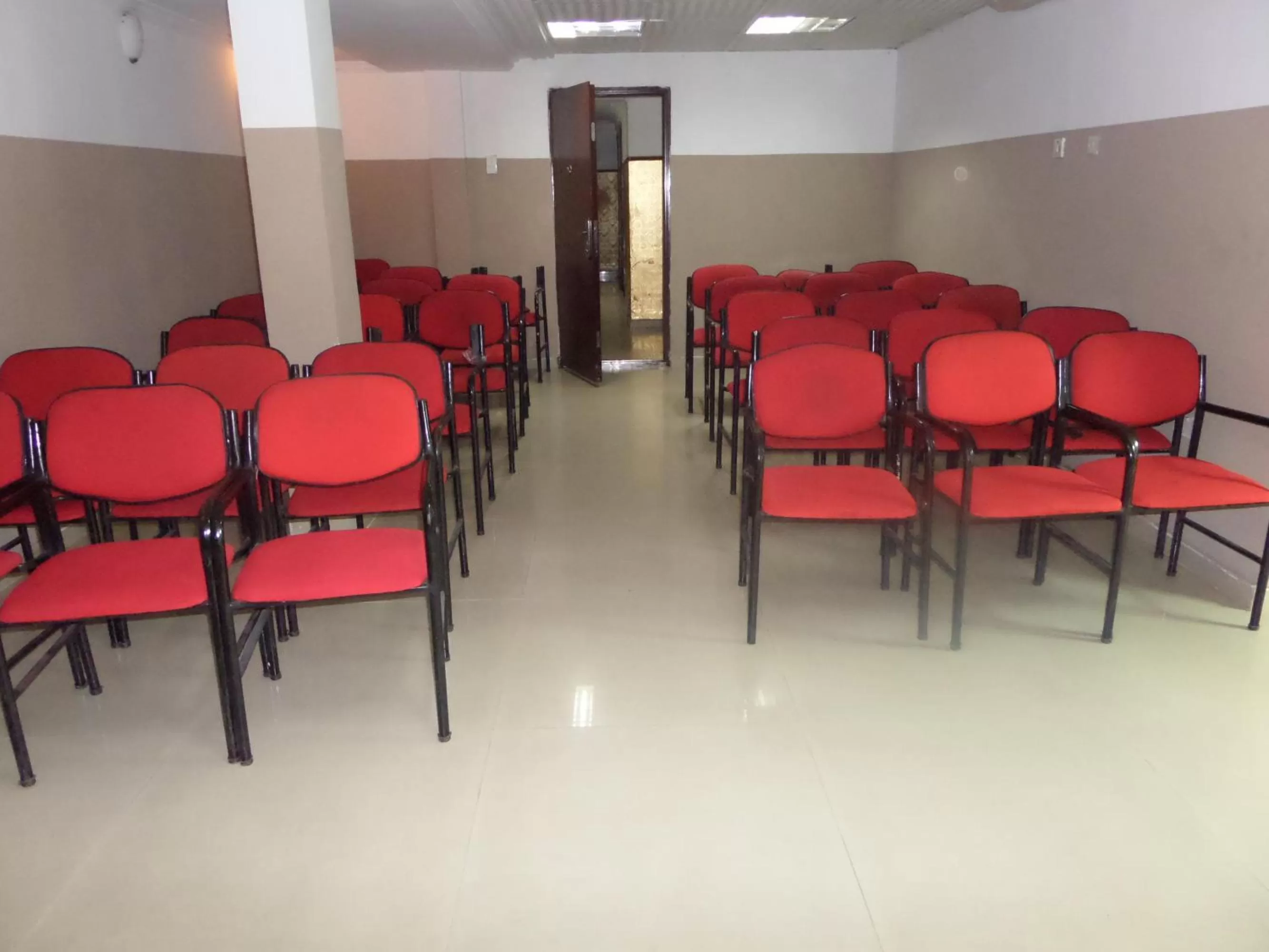 Business facilities in TheoDawn Hotels @ Suite 29