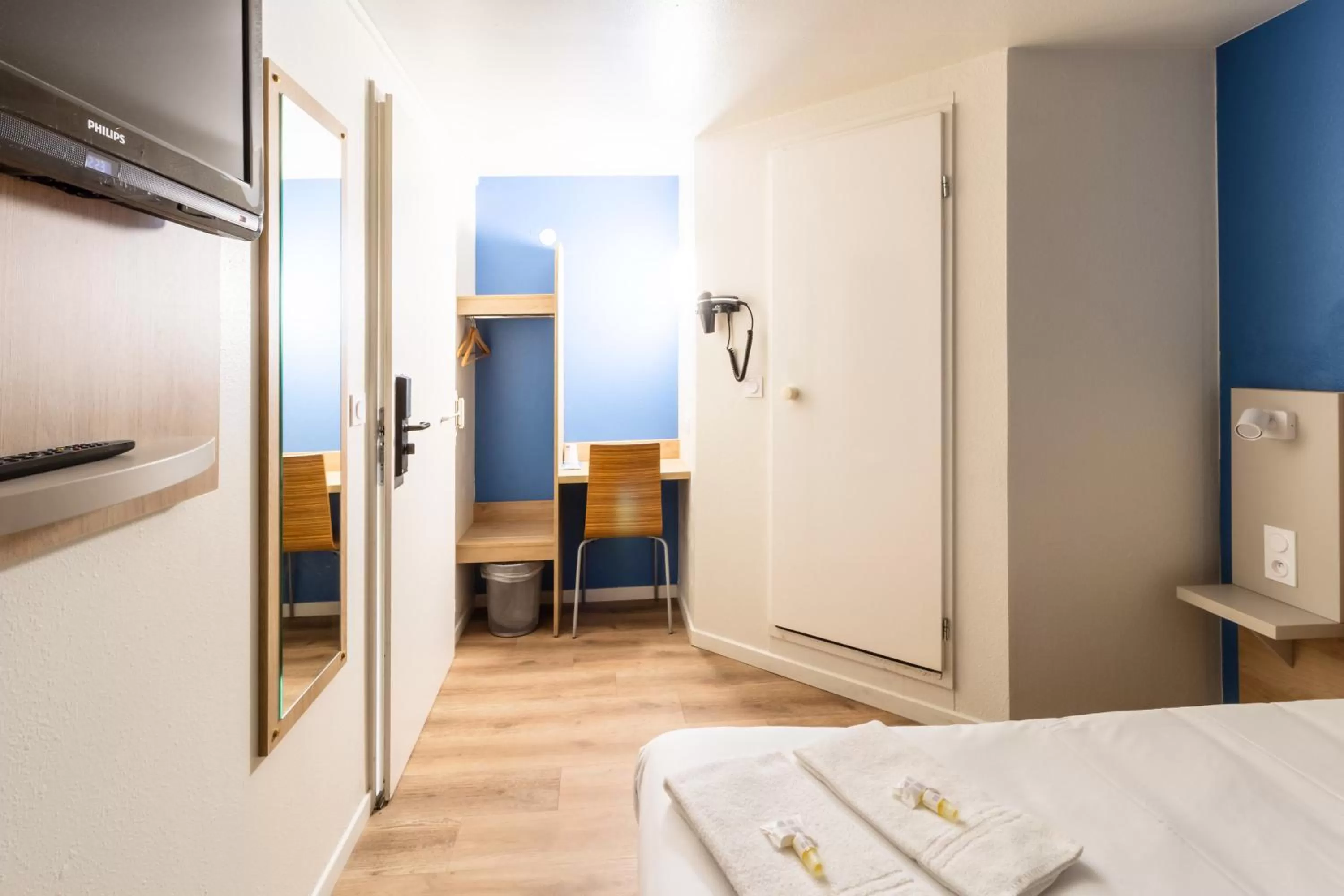 Bed in Kyriad Direct Rouen Nord - Barentin