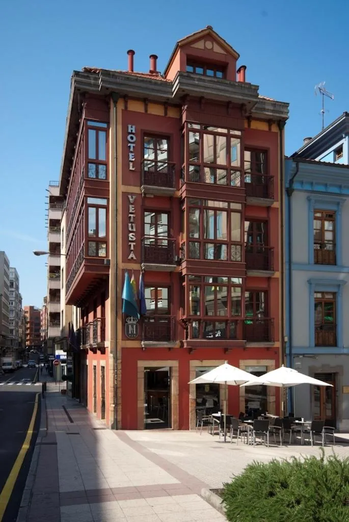 Facade/entrance in Hotel Vetusta