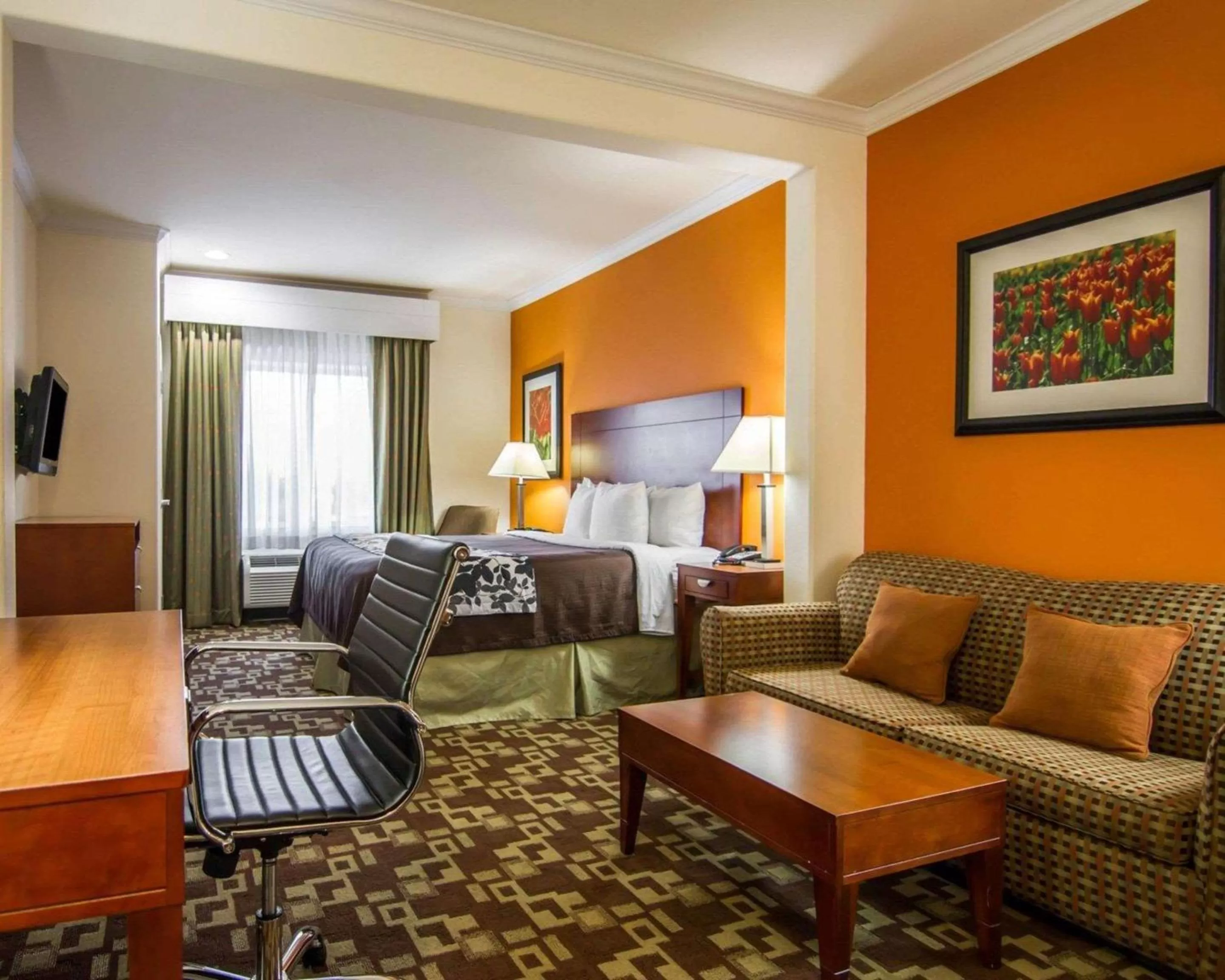 Photo of the whole room, Bed in Sleep Inn & Suites Shreveport West