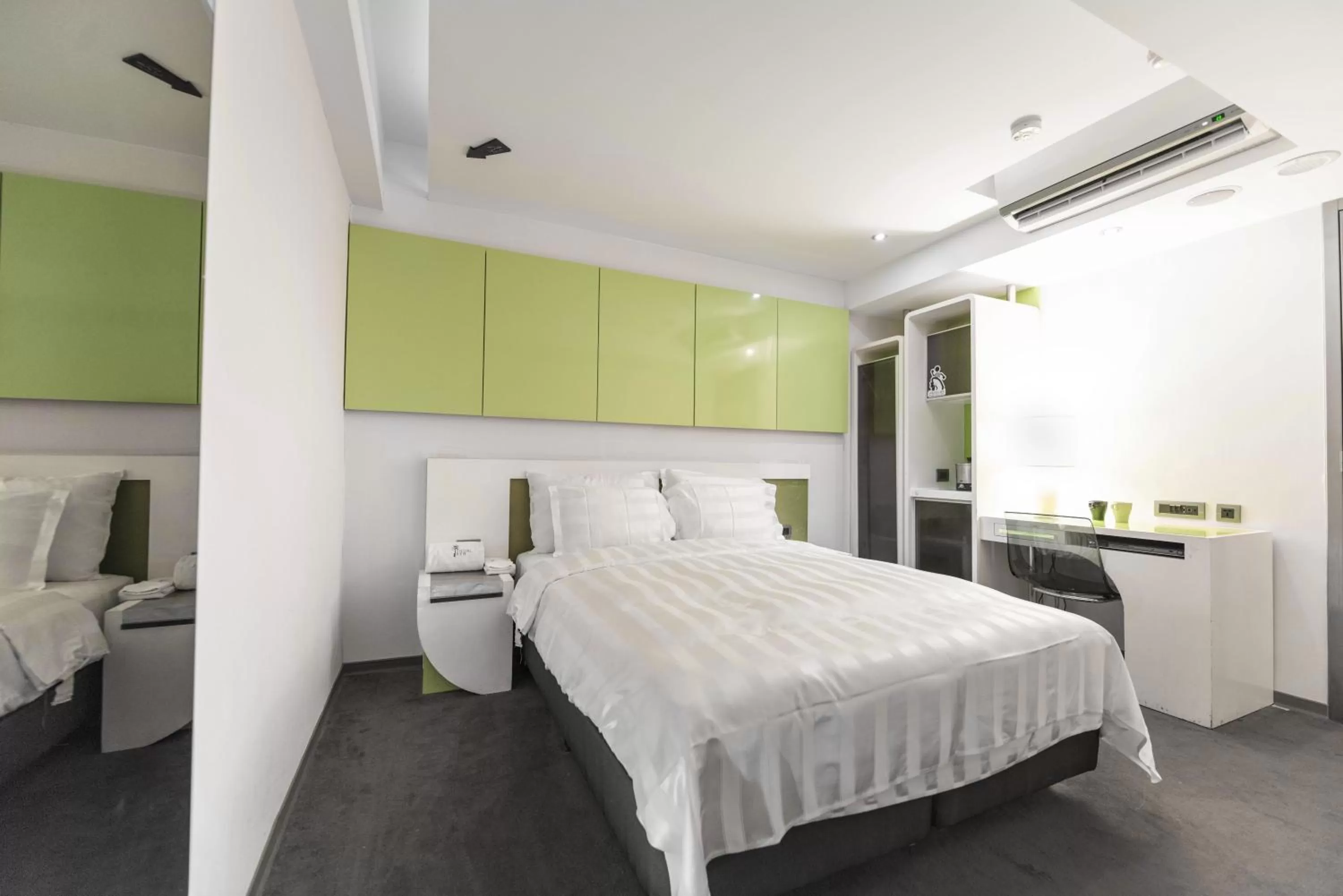 Photo of the whole room, Bed in Saual Keh Hotel