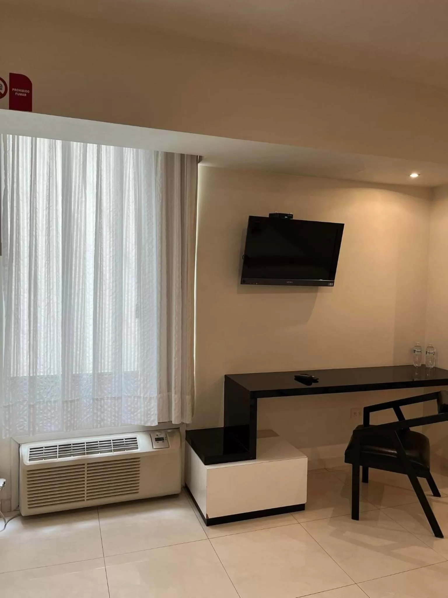 TV and multimedia in Zújmú Business Boutique Hotel