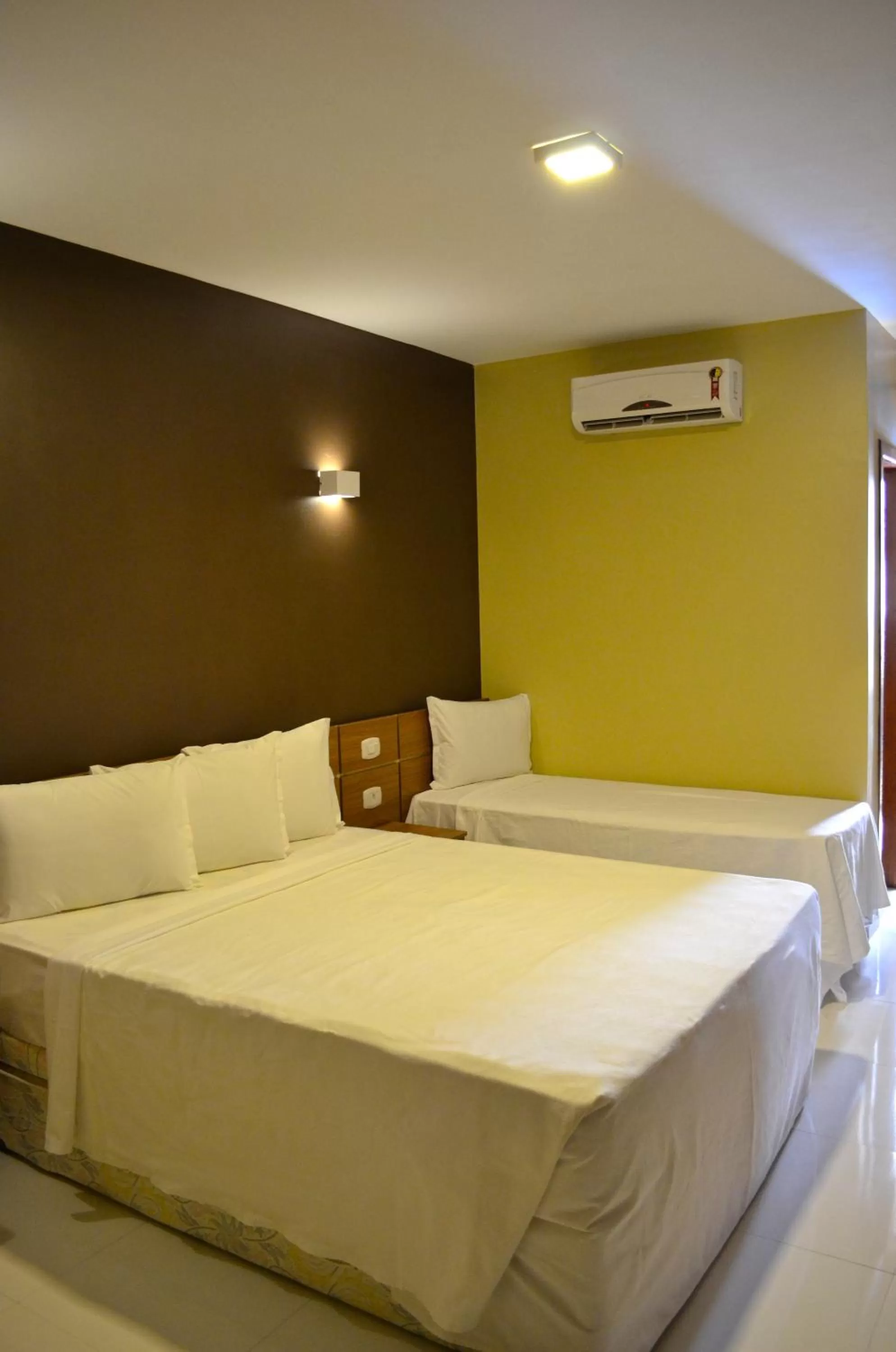 Property building, Bed in Safira Praia Hotel