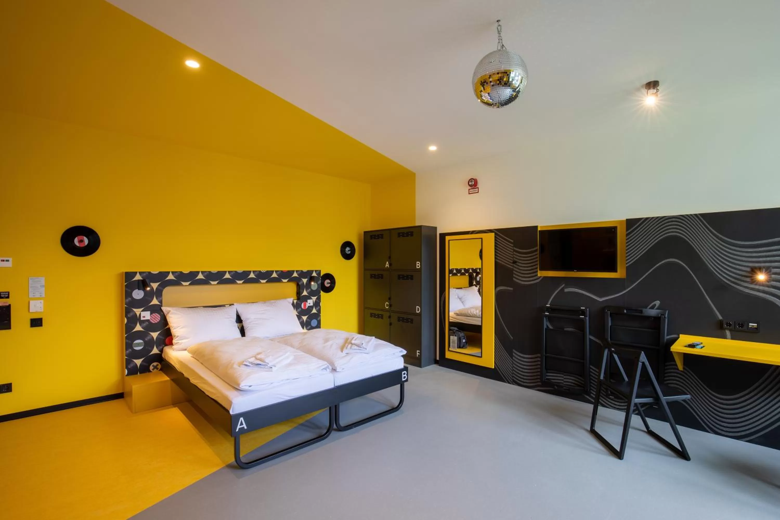 Photo of the whole room, Bed in MEININGER Hotel Dresden Zentrum