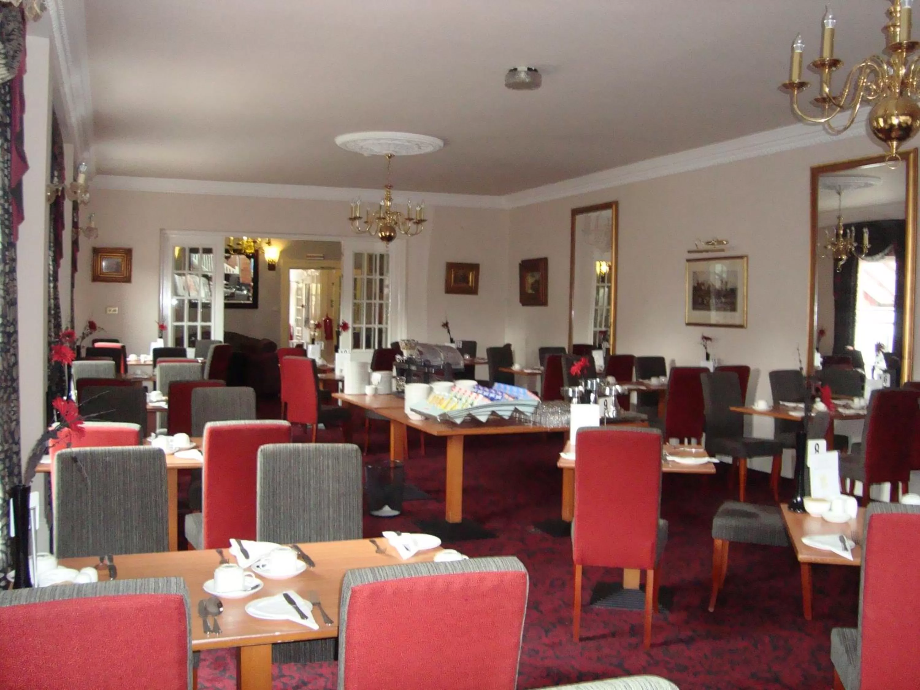 Restaurant/places to eat in The Minster Hotel