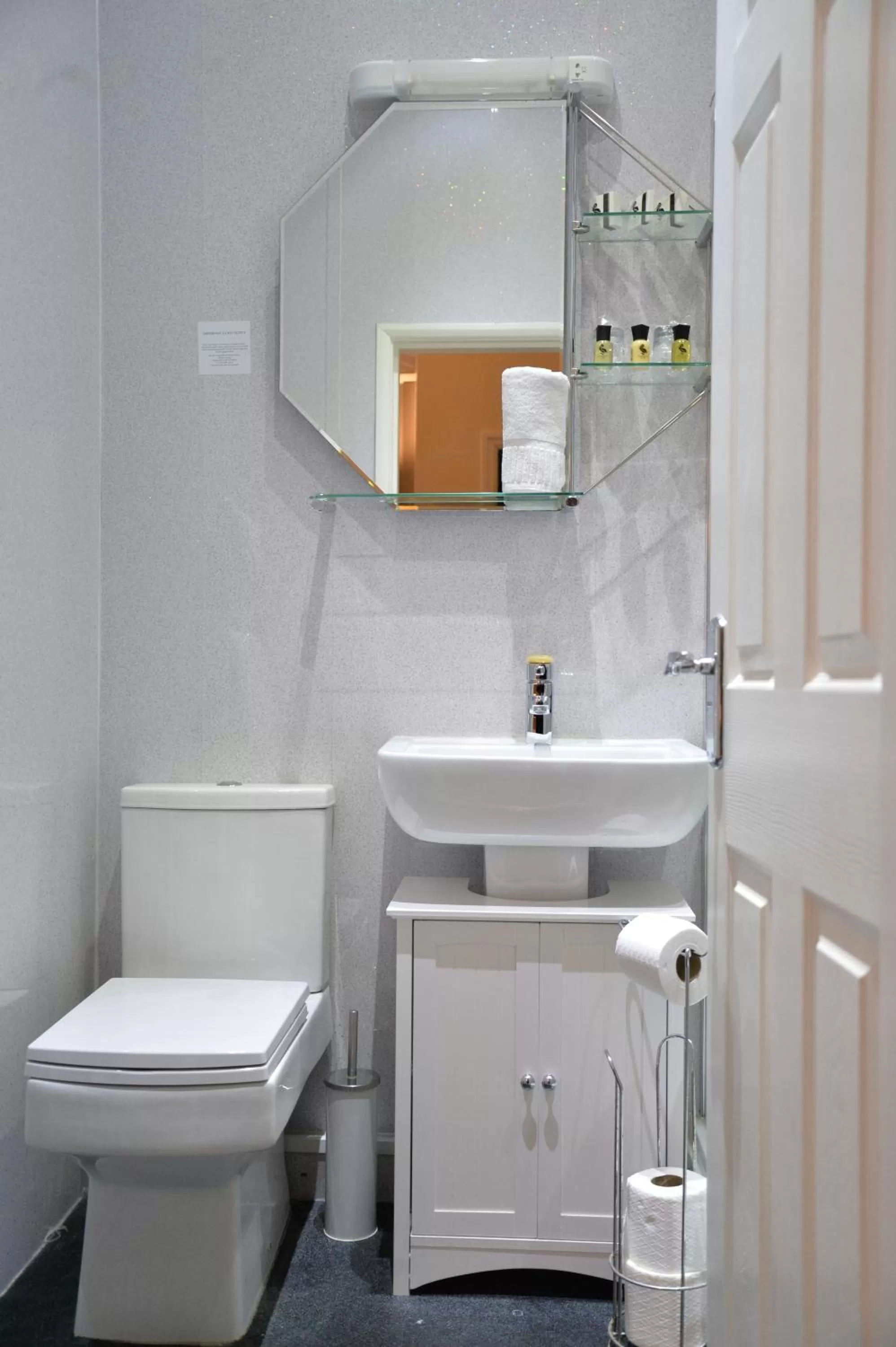 Lauriston & Lawton Court Hotel