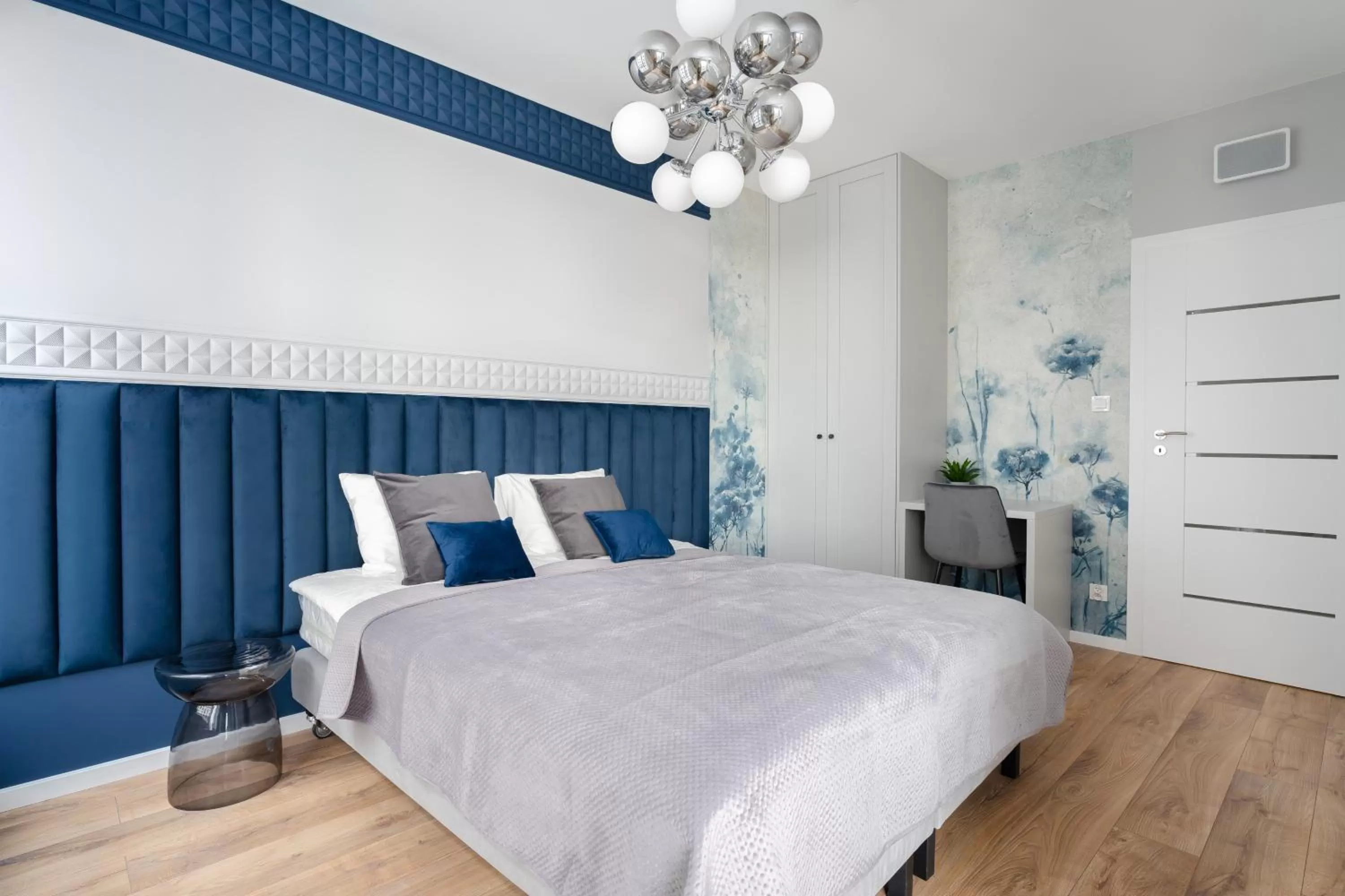 Bed in Symphony Modern Tower Apartamenty